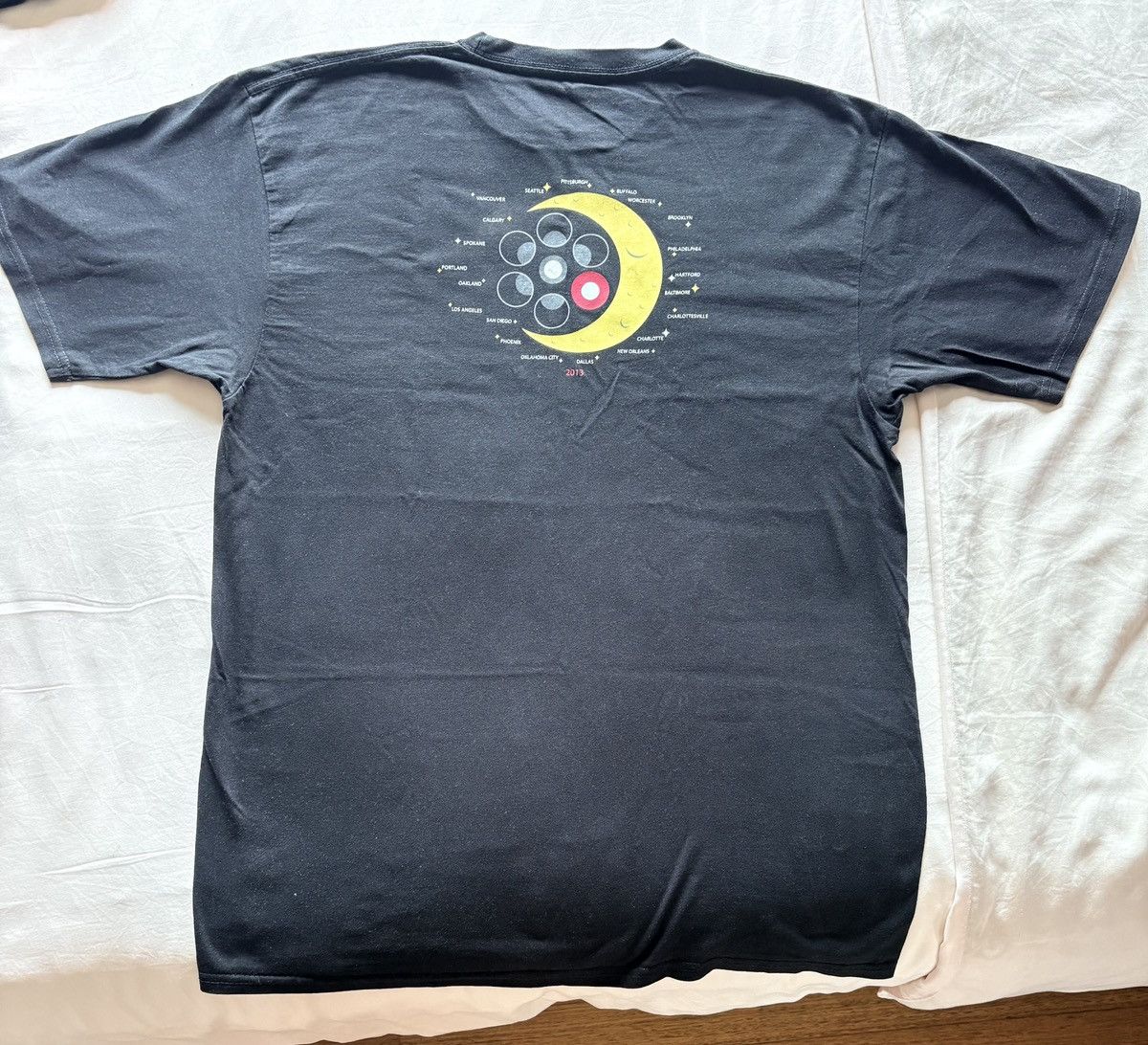 Band Tees 2013 Pearl Jam Tour Tshirt Size US L / EU 52-54 / 3 - 2 Thumbnail