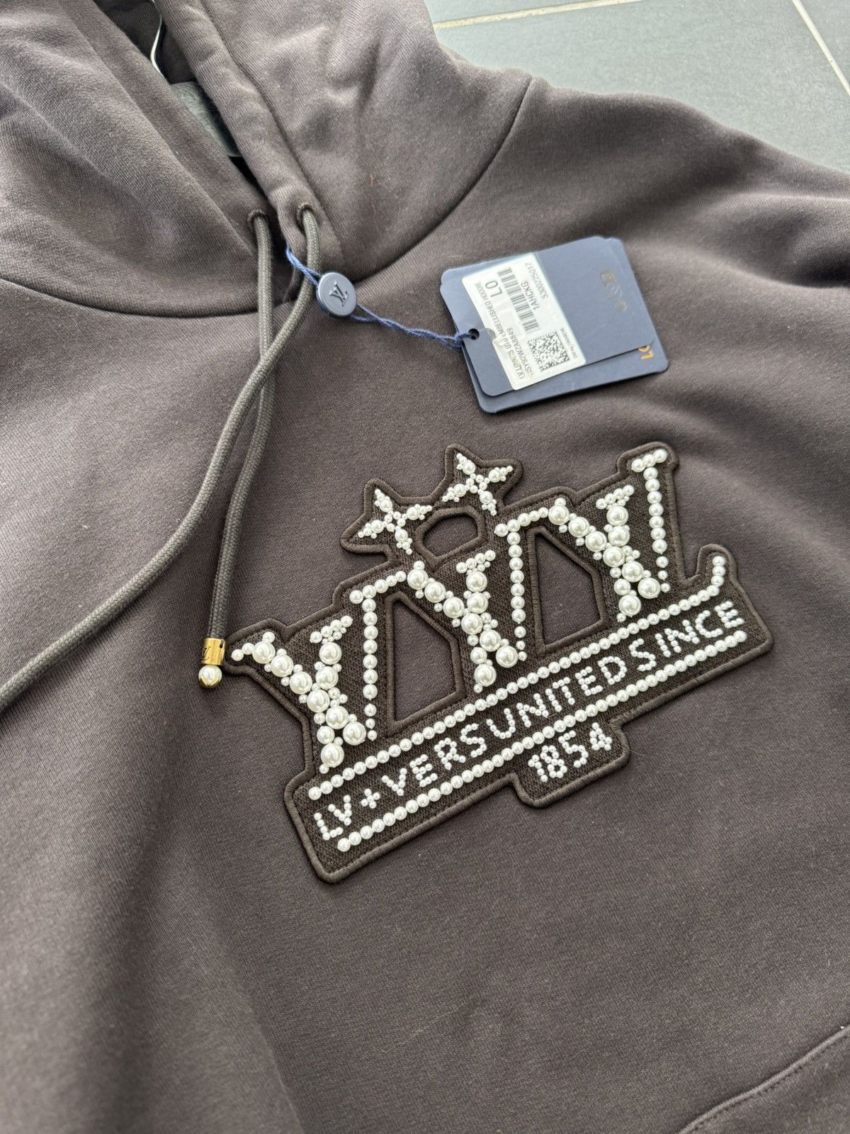 Louis Vuitton Louis Vuitton 1AHCKF Pearl-Embellished Hoodie Size US L / EU 52-54 / 3 - 2 Thumbnail