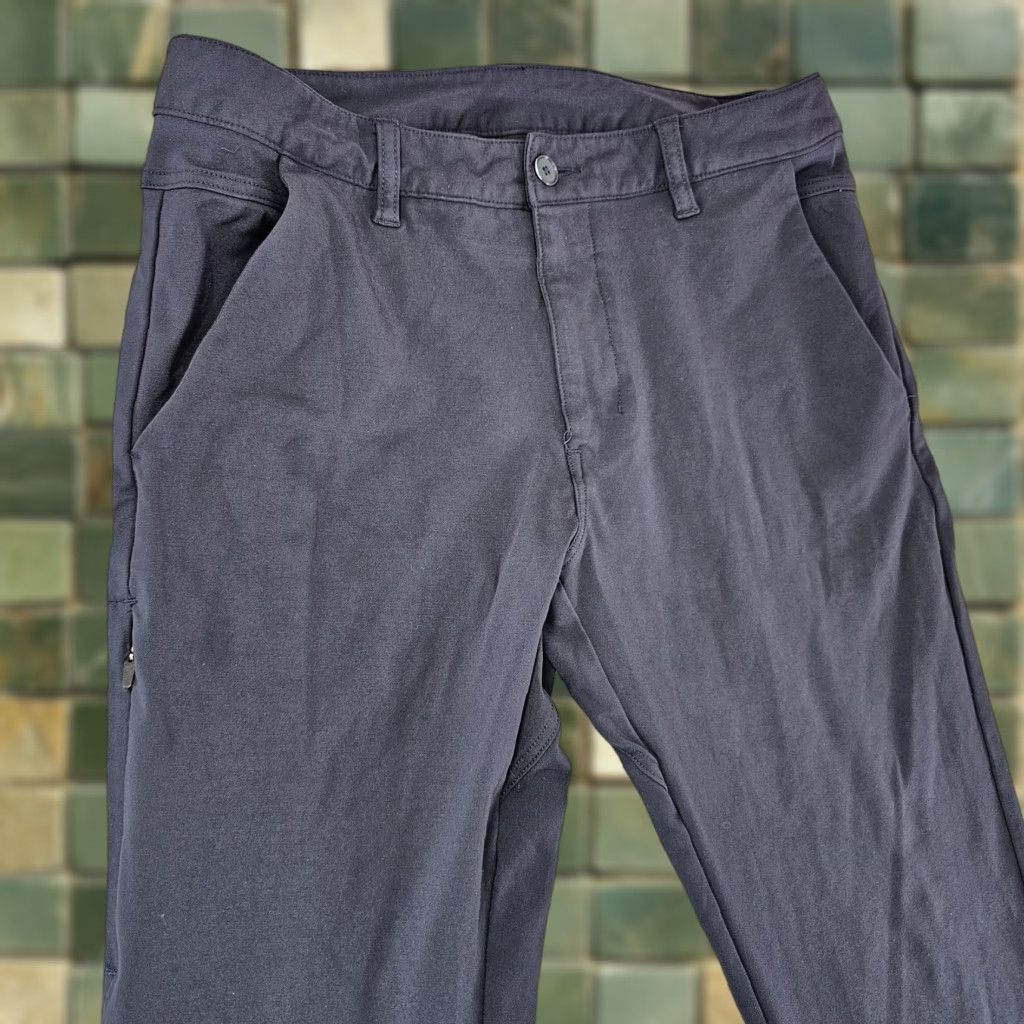 Vintage BYLT Everyday Pant 2.0 Pants Mens Medium Navy Blue Performance Stretch Casual Size US 31 - 1 Thumbnail
