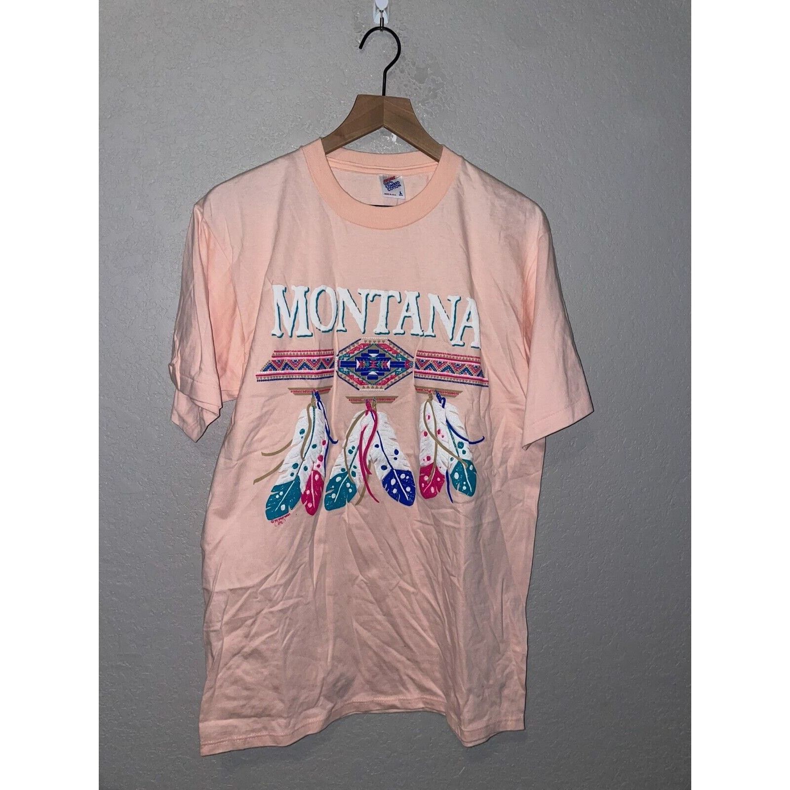 Jerzees Vintage Montana Pink Shirt Native American Feather 90s VTG L Size US L / EU 52-54 / 3 - 1 Thumbnail