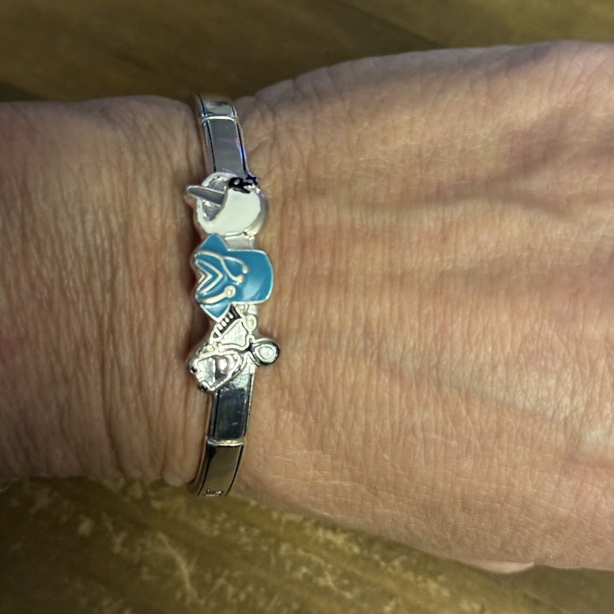Other Silver tone inspirational Nurse theme stretch bracelet Size ONE SIZE - 5 Thumbnail