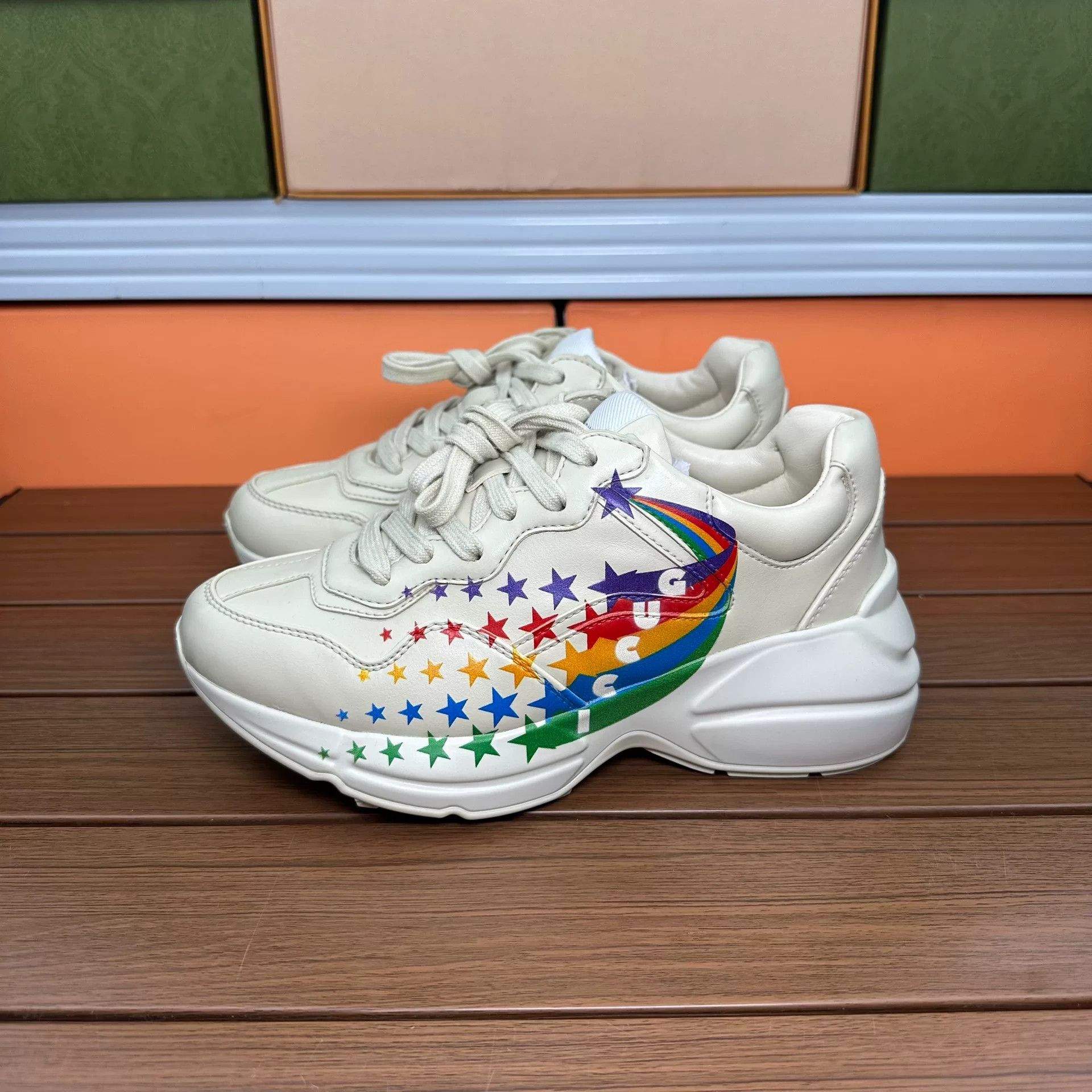 Gucci Gucci Printed Rainbow Multi Lowtop Sneakers it_34 Women Size US 4 / IT 34 - 1 Thumbnail
