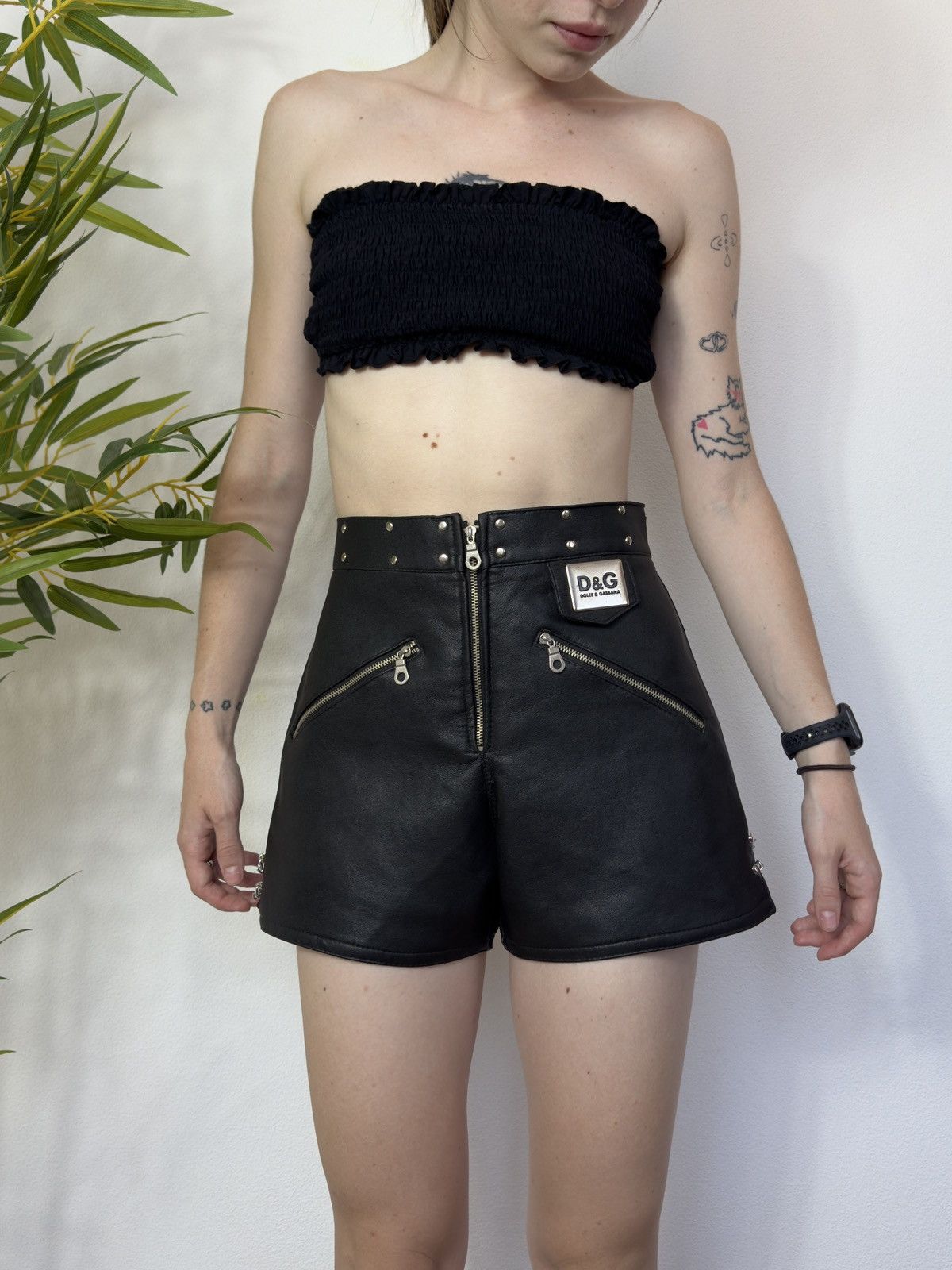 Vintage DOLCE GABBANA STYLE “LEATHER” SHORTS Size 27" / US 4 / IT 40 - 2 Thumbnail