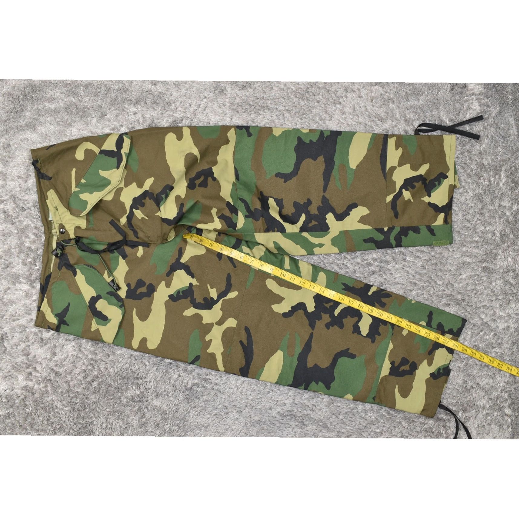 Vintage VINTAGE Military Green Camouflage Gore Seam Nylon Windbreaker Pants S Short Mens Windbreaker Nylon Camouflage Green 28in Inseam Size US 29 - 2 Thumbnail