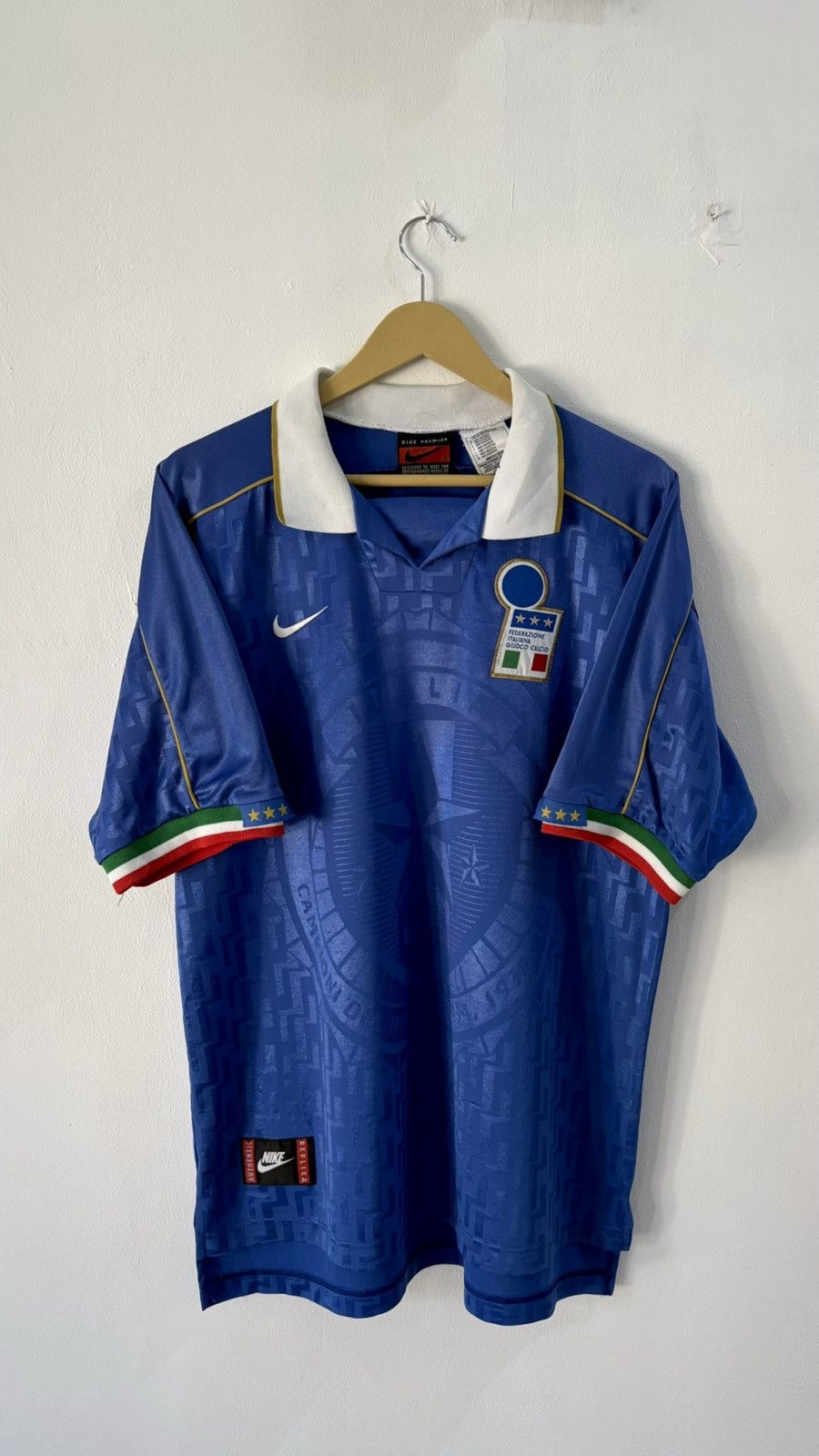 Nike ITALY 95 HOME KIT JERSEY Size US XL / EU 56 / 4 - 1 Thumbnail