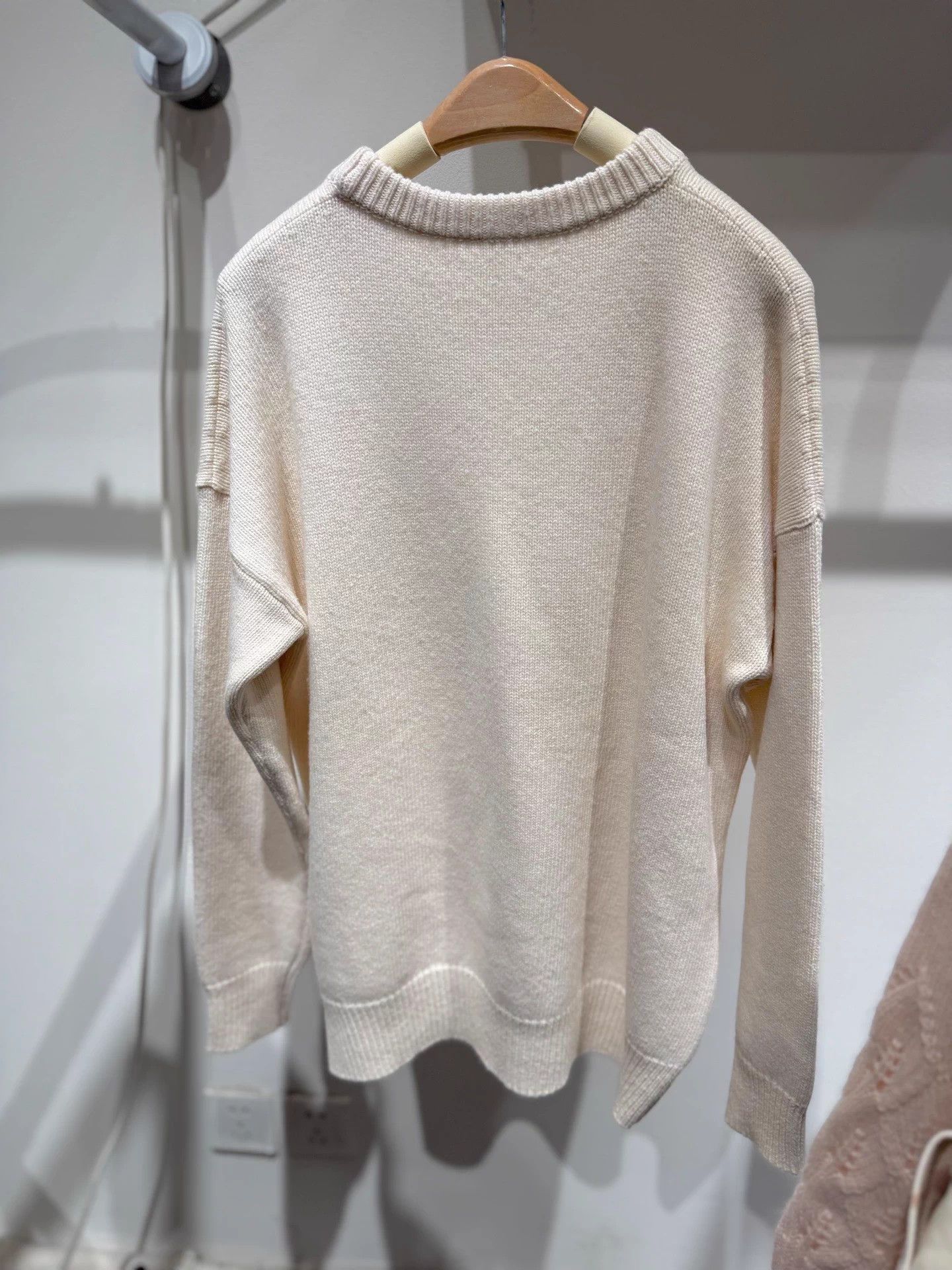 Loewe Loewe XS Sequin Logo Wool Sweater Deadstock Size XS / US 0-2 / IT 36-38 - 4 Thumbnail