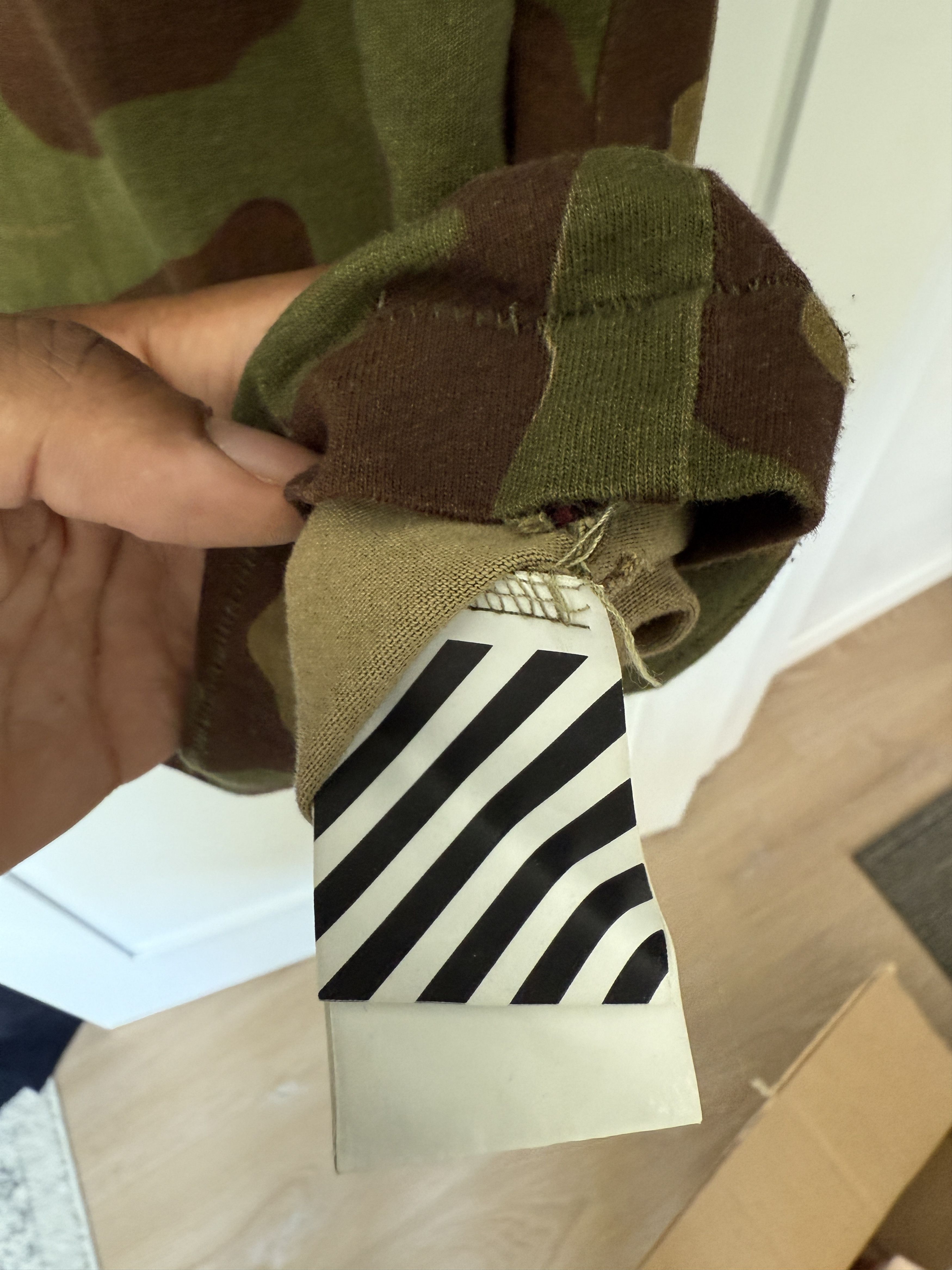 Off-White Off-White Camo Arrows “Seeing Things” Tee (Size L) Size US L / EU 52-54 / 3 - 5 Thumbnail