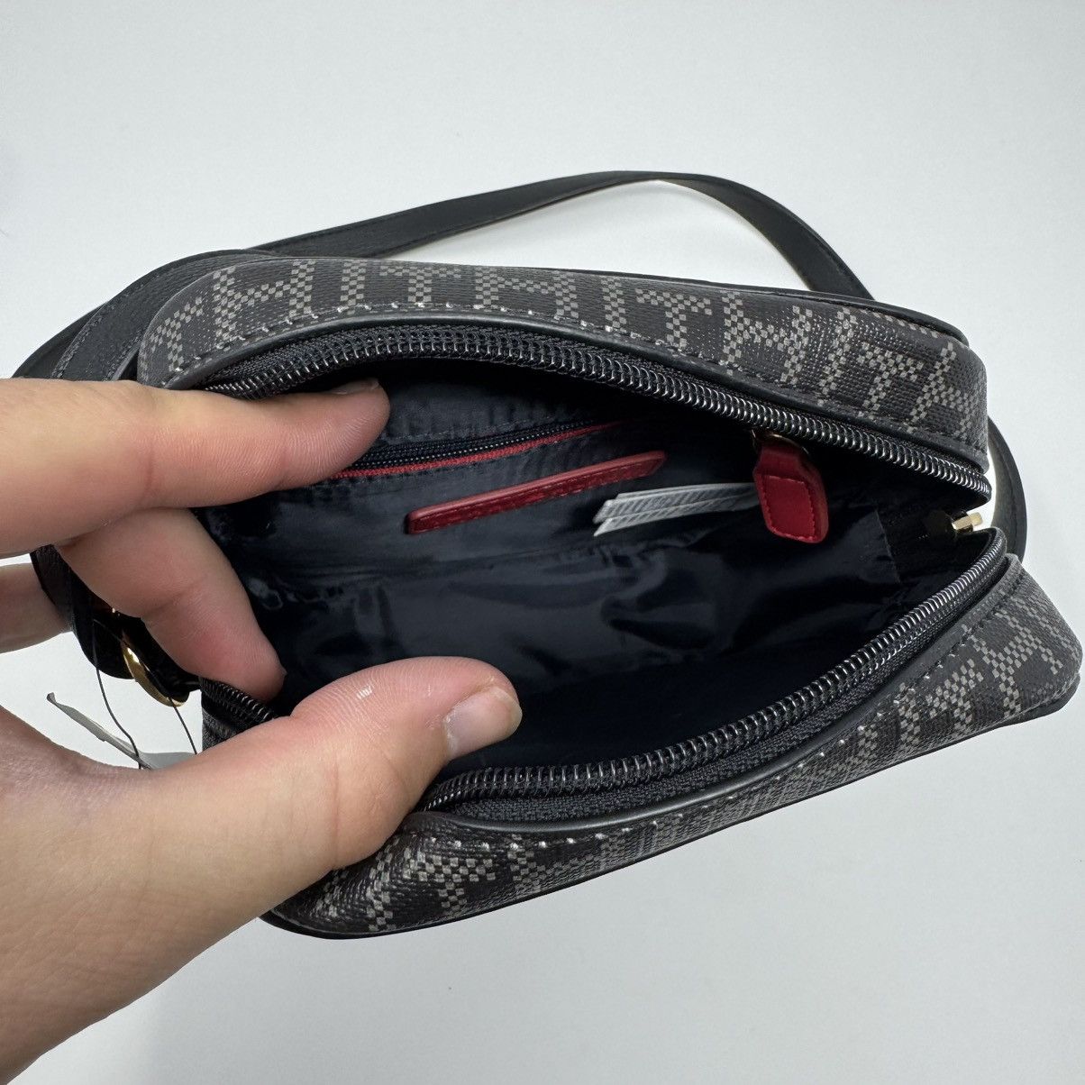 Tommy Hilfiger NWT Tommy Hilfiger Crossbody Monogram Women's Bag Size ONE SIZE - 13 Thumbnail