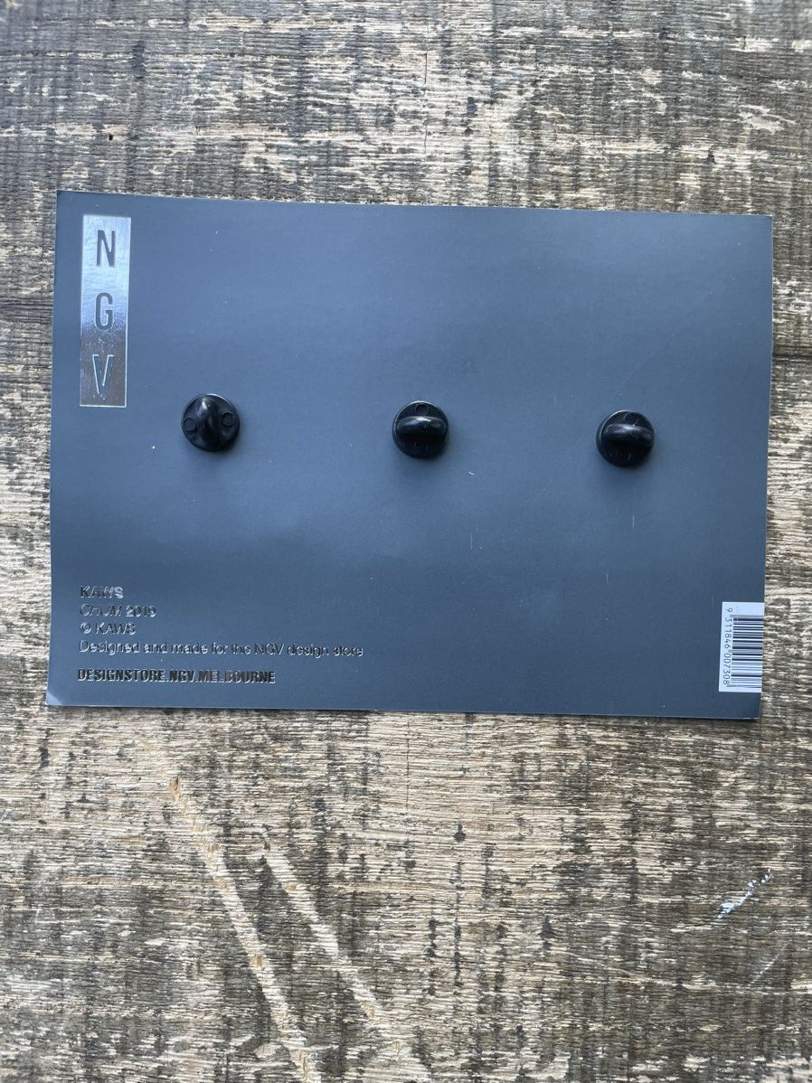 Kaws Kaws Pin Set of 3 CHUM Red Navy Olive Size ONE SIZE - 3 Thumbnail