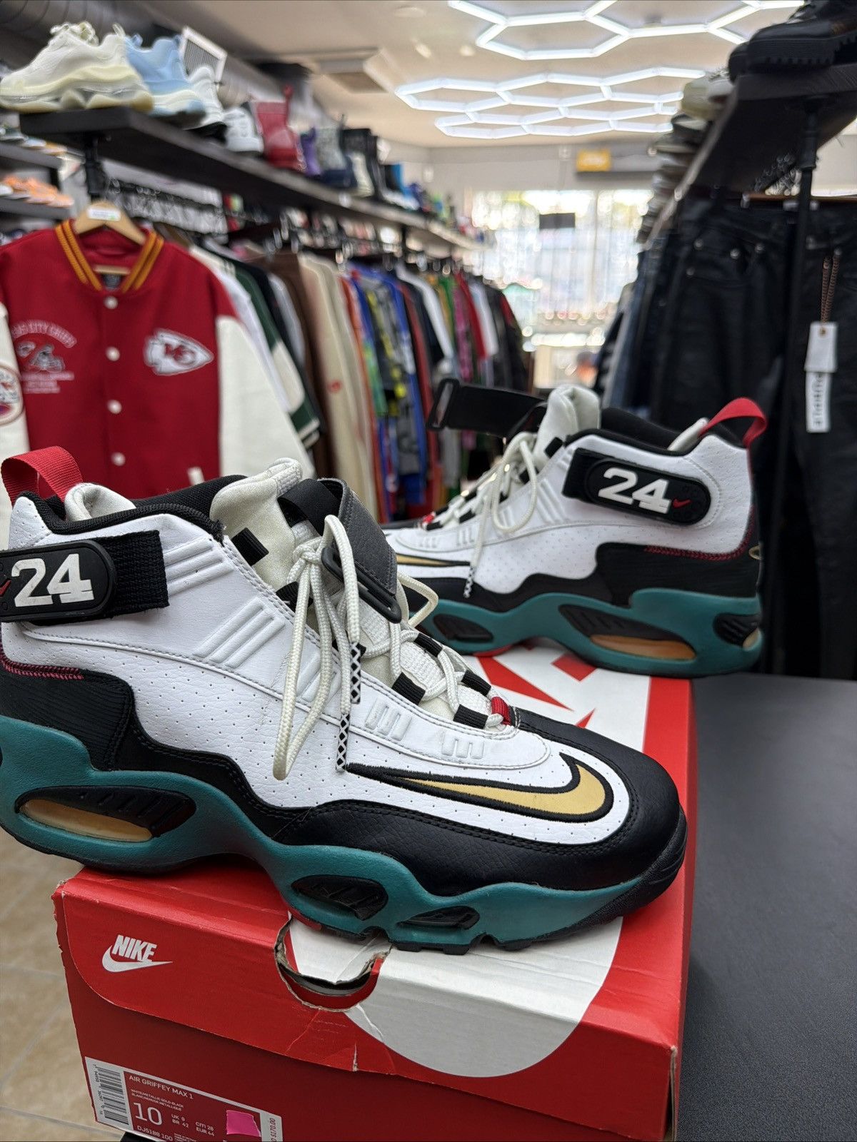 Nike Nike Air Griffey Max 1 Sweetest Swing Mens Size 10 Size US 10 / EU 43 - 4 Thumbnail