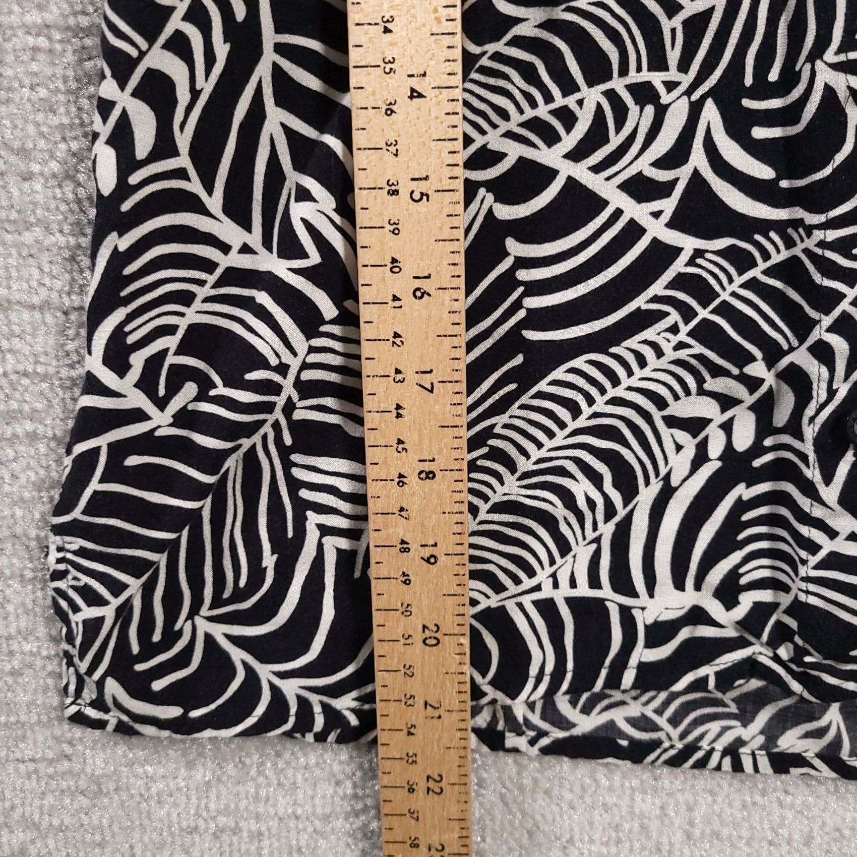 Croft & Barrow Croft & Barrow Button Down Shirt Womens S Black White Floral Rayon Short Sleeve Size S / US 4 / IT 40 - 6 Thumbnail