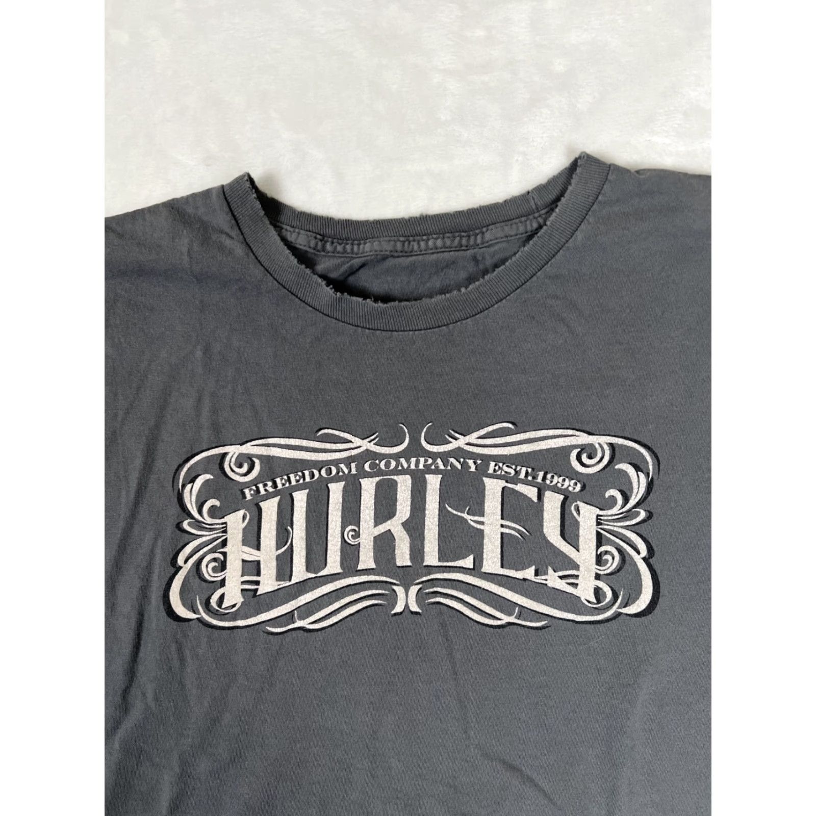 Hurley VINTAGE Hurley T-Shirt 2XL Gray Short Sleeve Crew Neck Men Regular Logo 90s Grunge Surf Y2K Gothic Summer Spring Fall (Size 2XL) Size US XXL / EU 58 / 5 - 2 Thumbnail