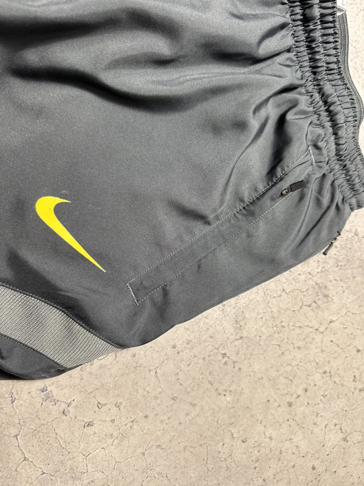 Nike Nike FC Liverpool Nylon Football Track Suit Jacket And Pants Size US M / EU 48-50 / 2 - 17 Thumbnail