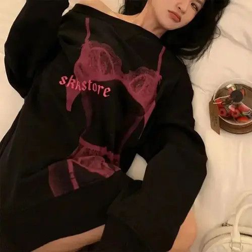 Japanese Brand × Vintage Bikini Print Sweatshirt Long Size ONE SIZE - 1 Thumbnail