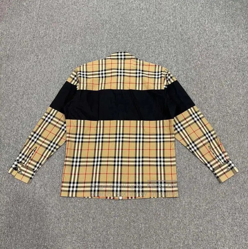 Burberry Burberry Multi-Colored Men's Jacket in Size S. Size US S / EU 44-46 / 1 - 2 Thumbnail
