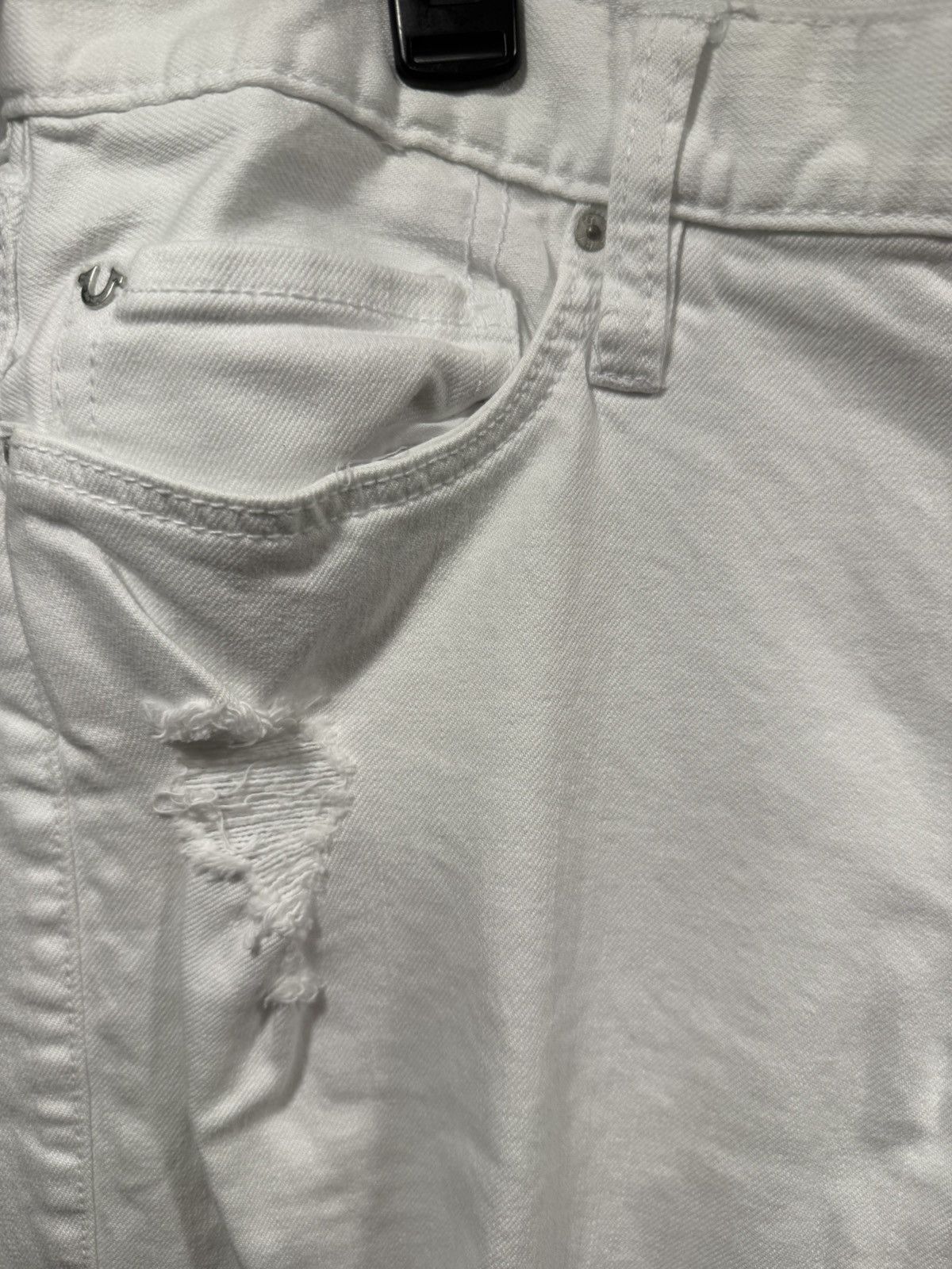 True Religion BNWT True Religion Geno Relaxed Slim White Ripped Jeans 31 Size US 31 - 6 Thumbnail