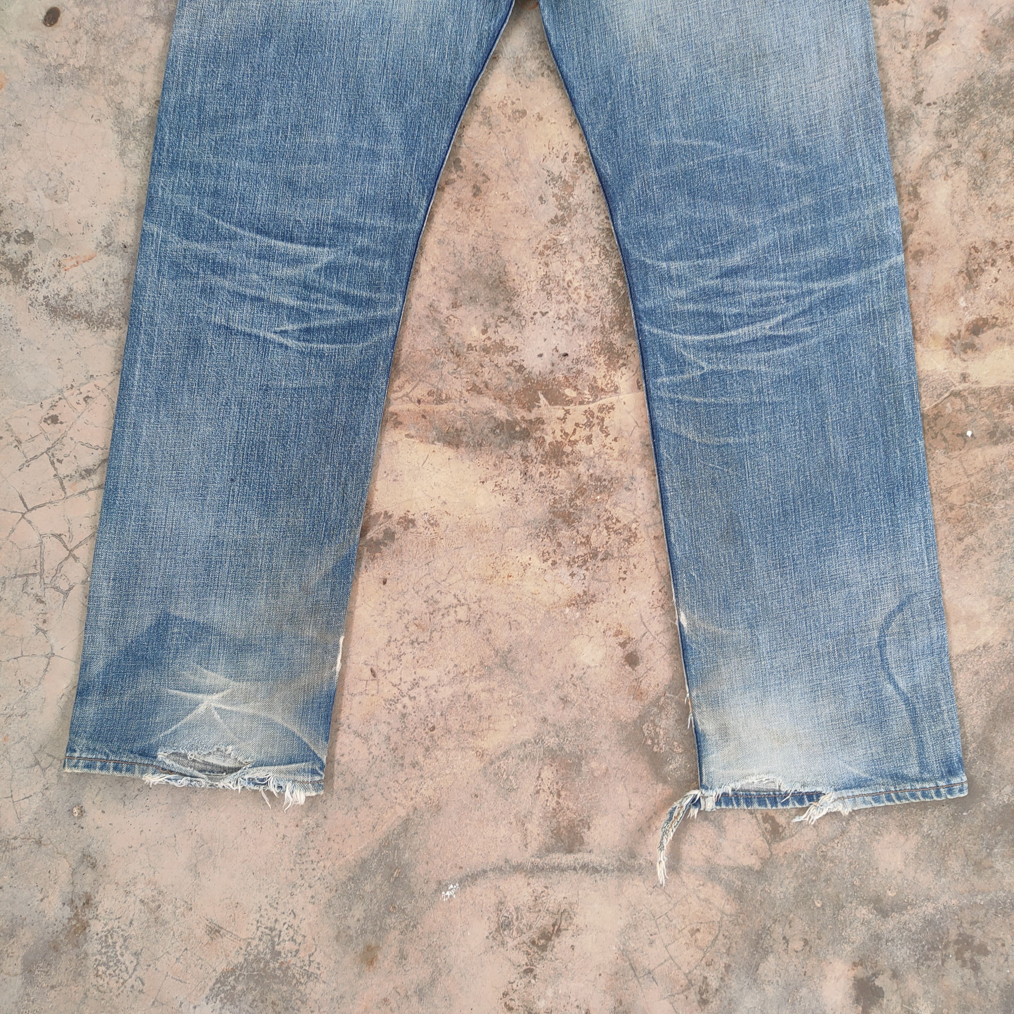 VINTAGE LEVI\'S 501 DISTRESSED JEANS DENIM PANTS