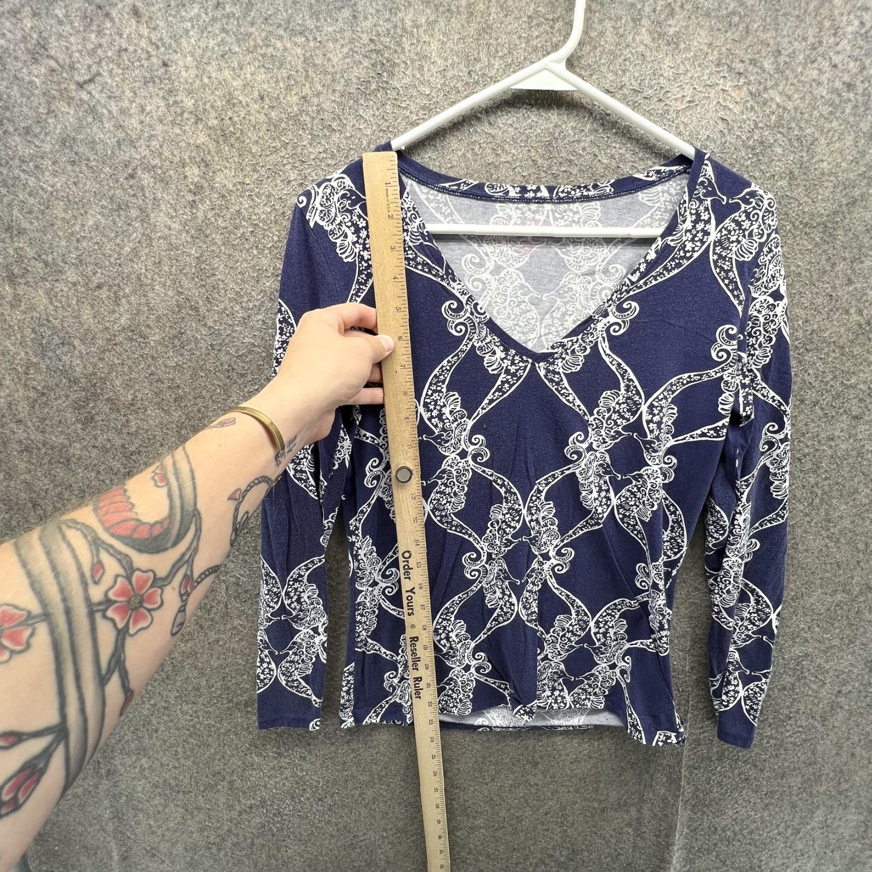 Lilly Pulitzer Lilly Pulitzer Shirt Womens Small Blue Floral V Neck Long Sleeve Jersey Top Size S / US 4 / IT 40 - 5 Thumbnail