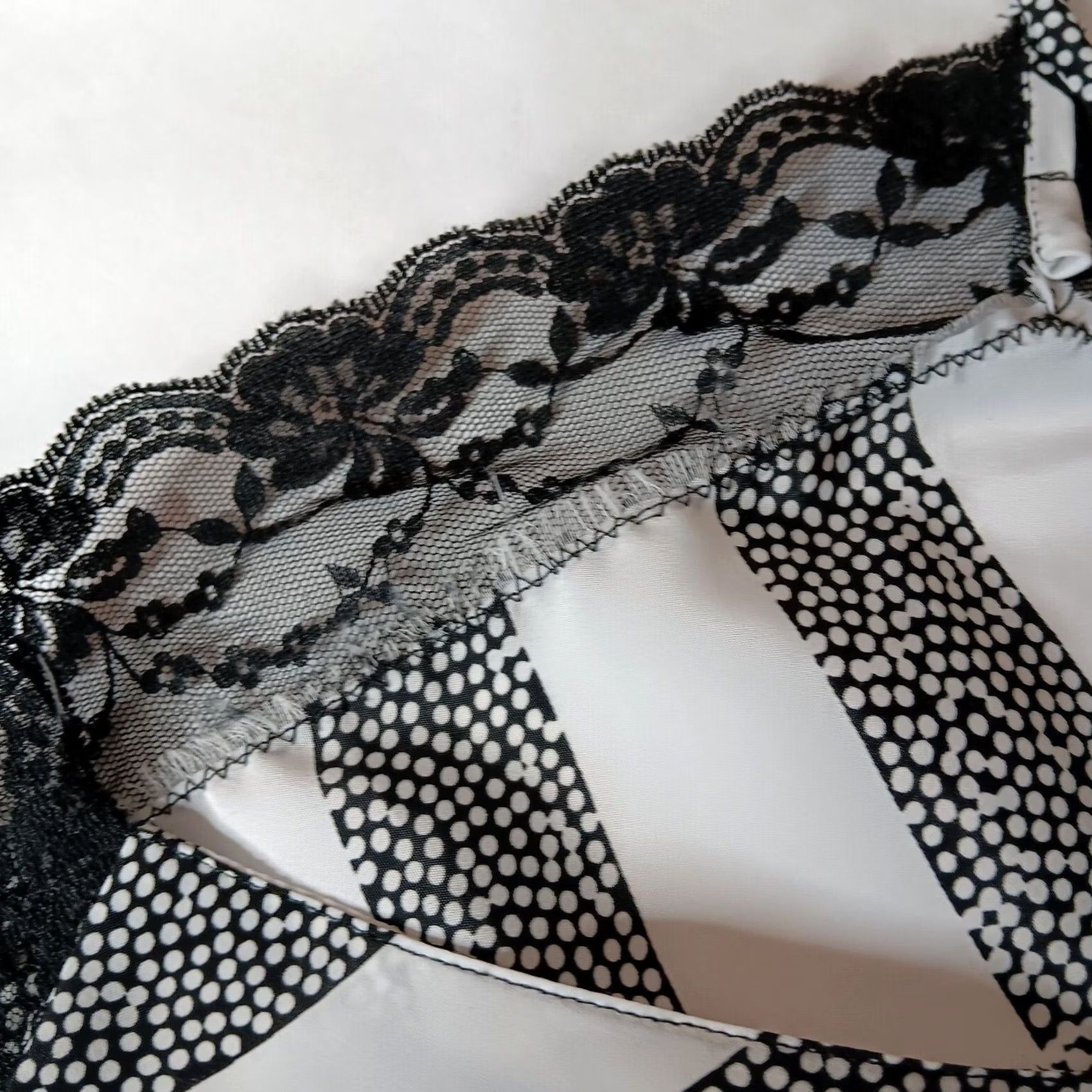 Victoria's Secret VINTAGE Victoria's Secret L Sleep Top Cami Black White Stripe Sexy Lace Gold Tag Size L / US 10 / IT 46 - 6 Thumbnail