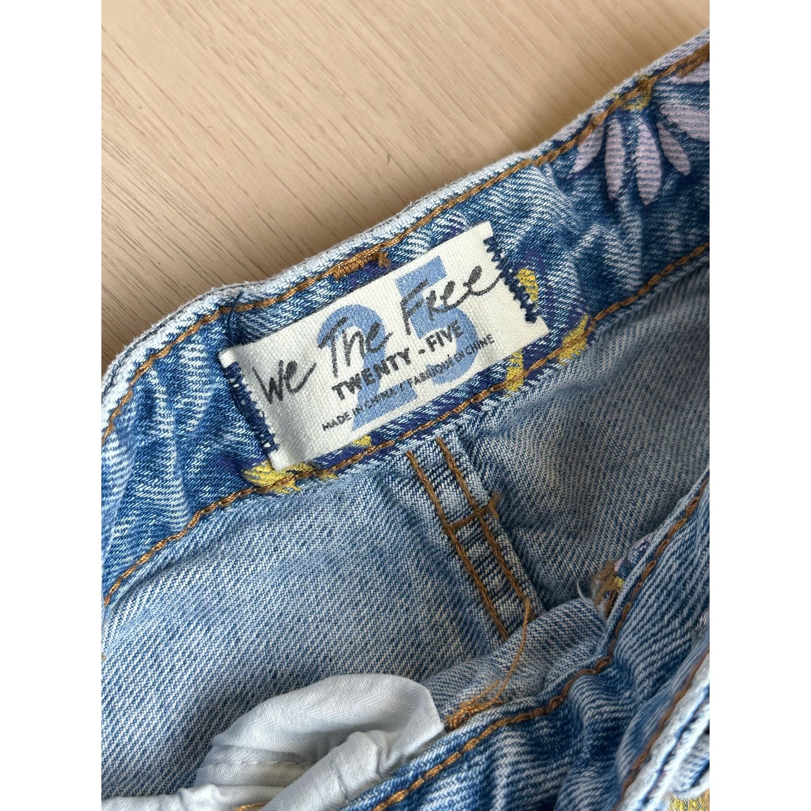 Free People Free People Denim Shorts with Floral Pattern - Size 25 Size 25" / US 0 / IT 36 - 5 Thumbnail