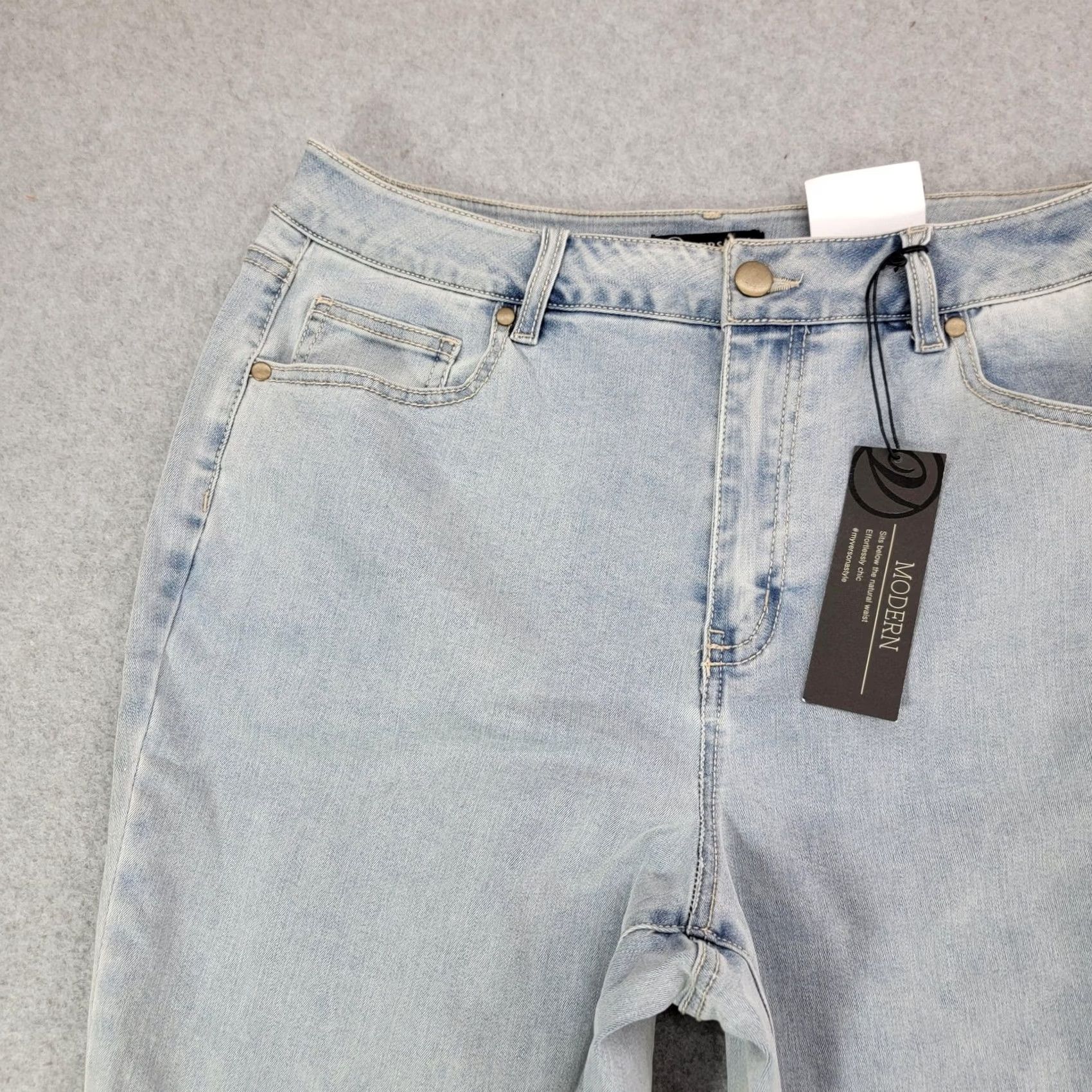 Vintage Versona Jeans Womens 10 Light Wash Flare Leg Fringe Hem Rhinestone Denim Modern Jeans Size 32" / US 10 / IT 46 - 4 Thumbnail