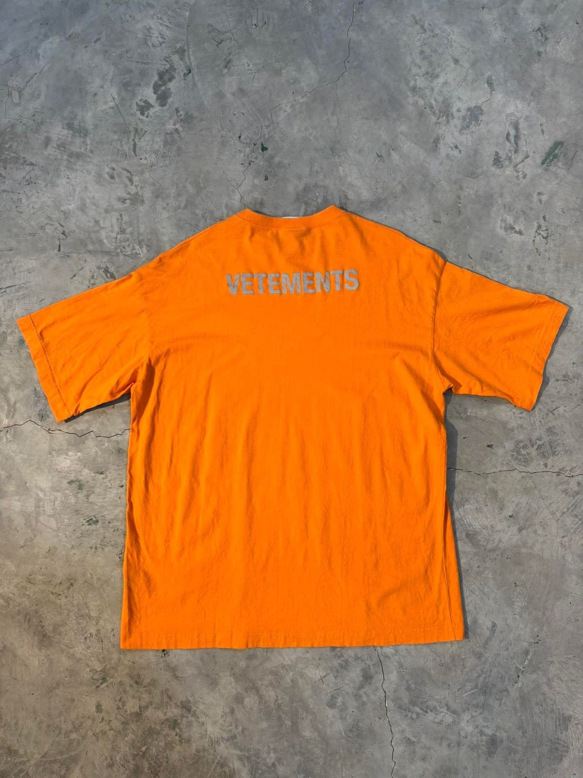 Vetements Vetements Staff 3M reflective Oversized tee Size US S / EU 44-46 / 1 - 1 Thumbnail