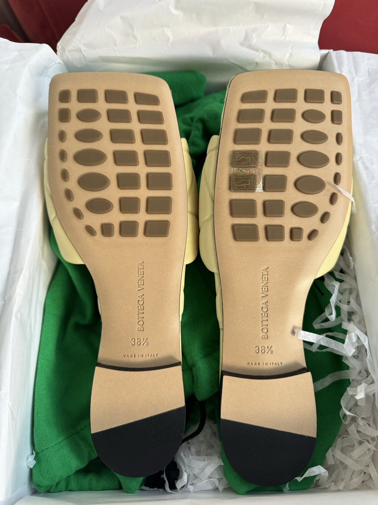 Bottega Veneta Bottega veneta padded slides, leather, light yellow, 38.5 It Size US 8.5 / IT 38.5 - 2 Thumbnail