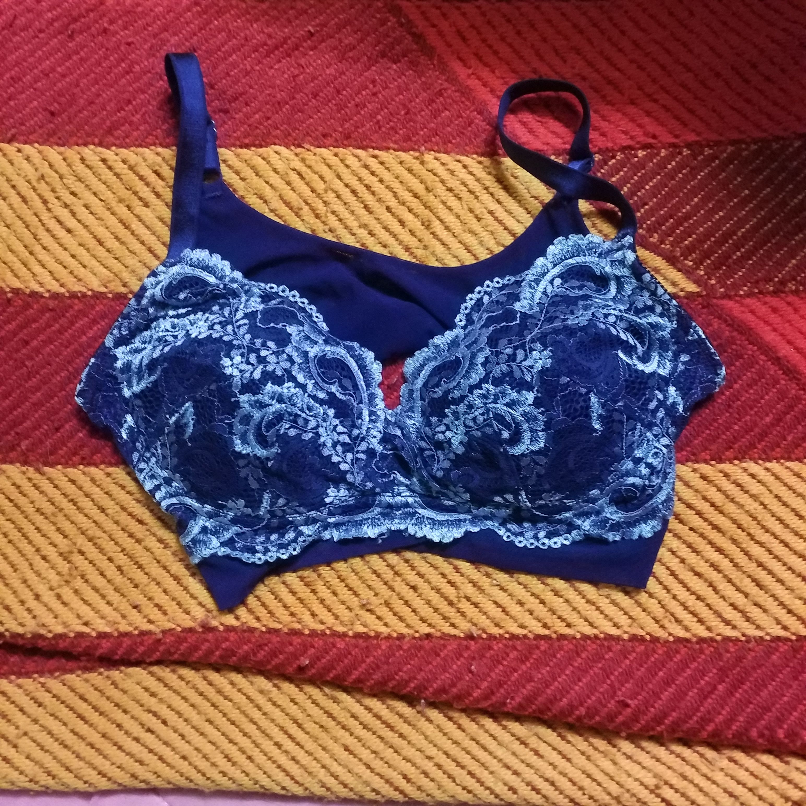 Japanese Brand bra with crochet design Size XL / US 12-14 / IT 48-50 - 1 Thumbnail
