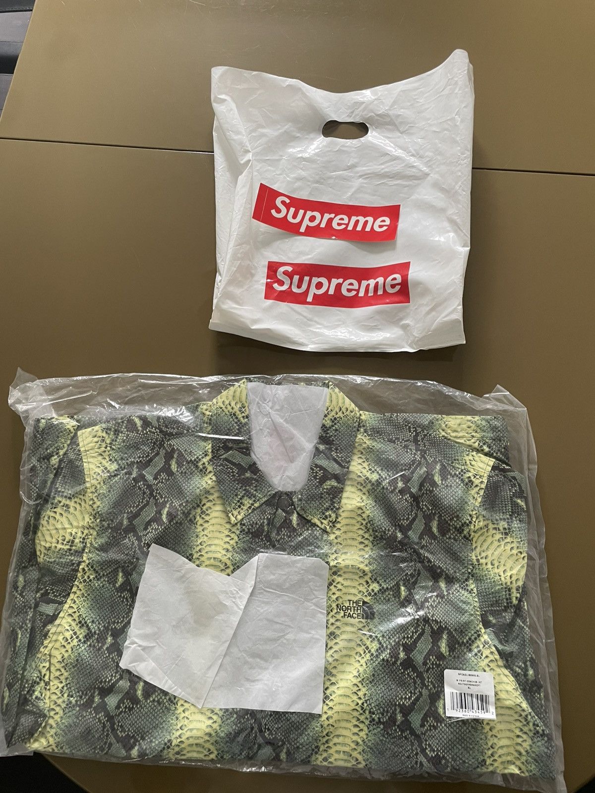 Supreme × The North Face Supreme x North face green snake jacket Size US XL / EU 56 / 4 - 1 Thumbnail
