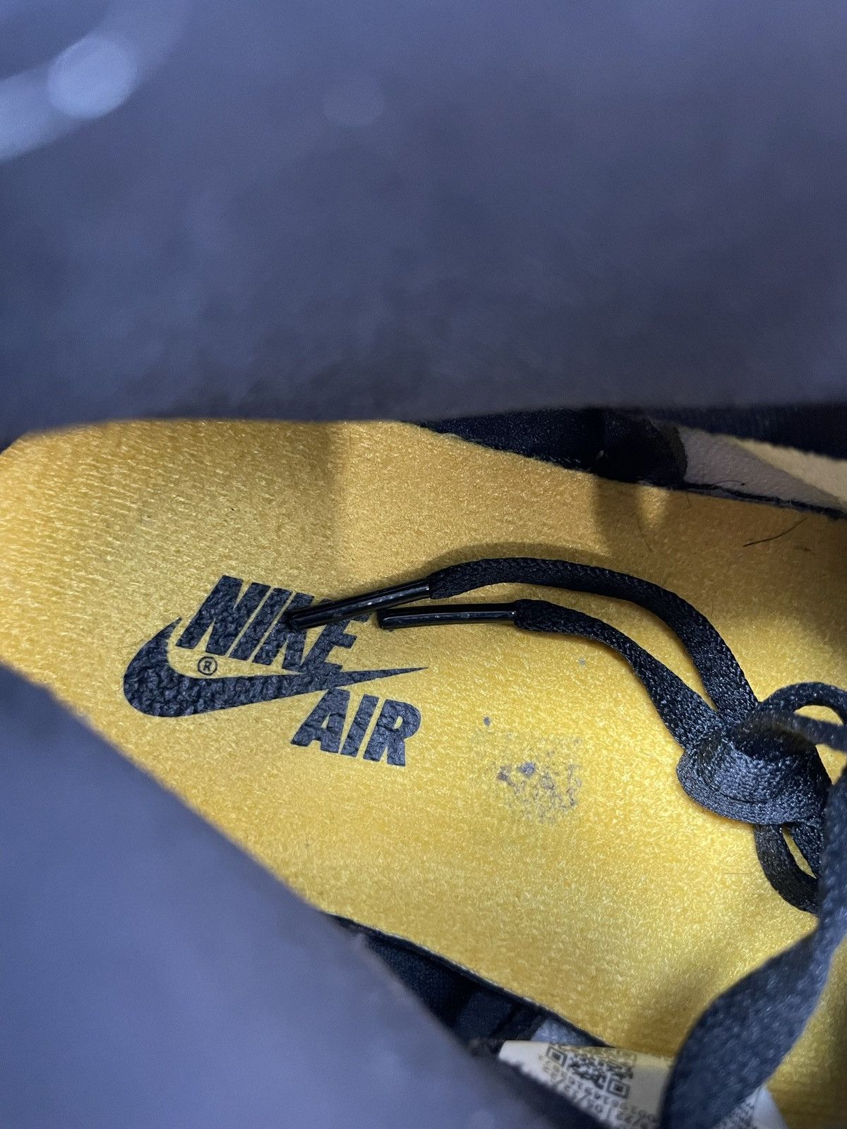 Jordan Brand Air Jordan 1 Retro High Yellow Toe Taxi Size US 11 / EU 44 - 8 Thumbnail