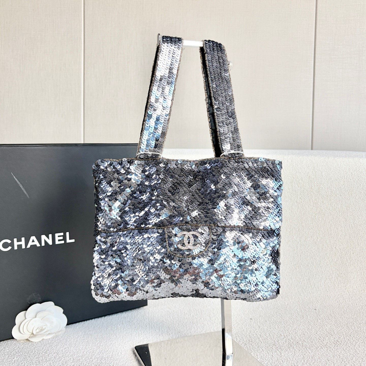 Chanel Pre-loved Bag Very good condition Size ONE SIZE - 1 Thumbnail