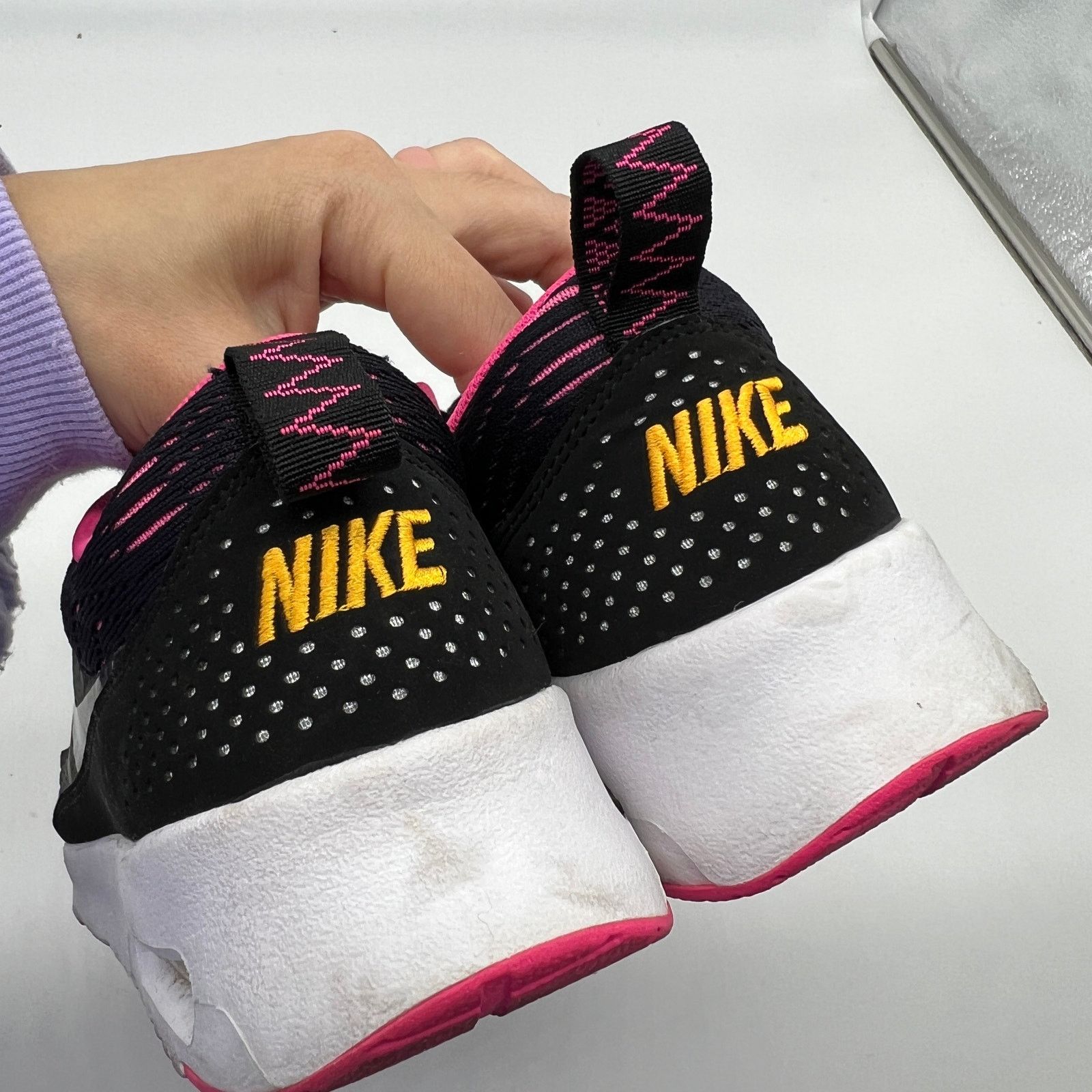 Nike Nike Women's Athletic Shoes Size 6 US Black Pink Size US 6 / IT 36 - 12 Thumbnail