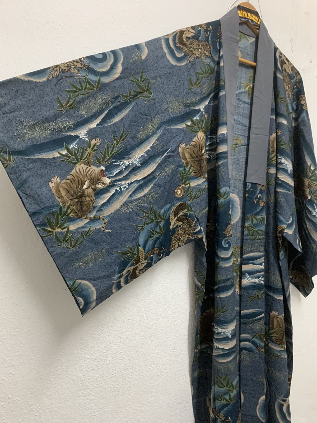 Vintage ANTIQUE WOOL DRAGON & TIGER DESIGN JUBAN KIMONO Size US L / EU 52-54 / 3 - 2 Thumbnail