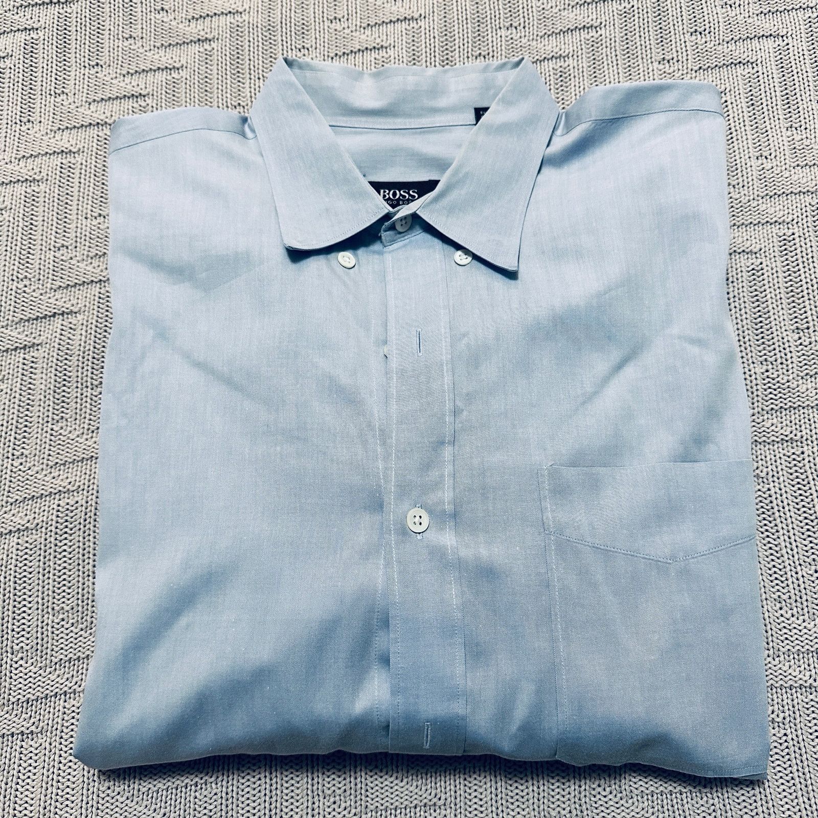 Hugo Boss Hugo Boss solid blue button down Size US L / EU 52-54 / 3 - 1 Thumbnail