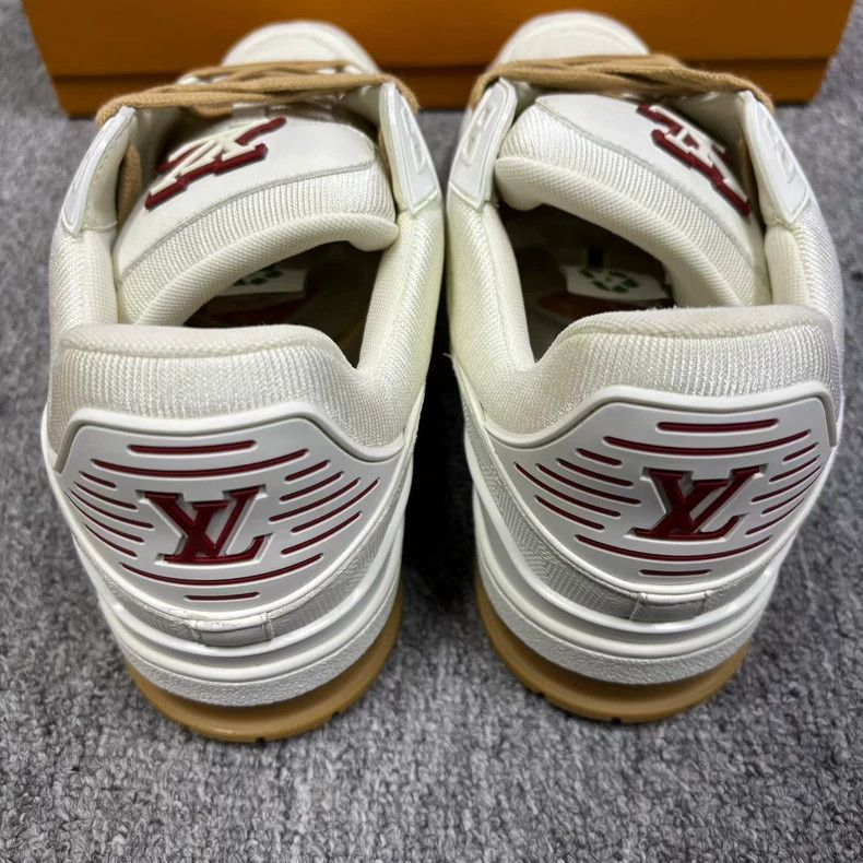 Louis Vuitton Louis Vuitton White cow leather round-toed lace-up low-cut Size US 7 / EU 40 - 4 Thumbnail