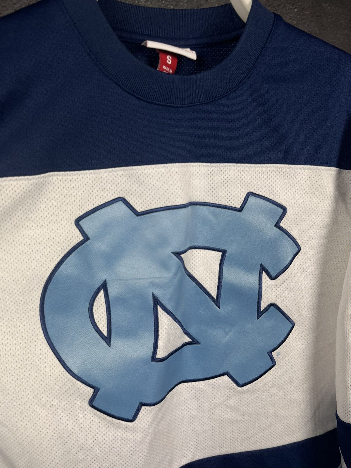 Mitchell & Ness North Carolina NCAA Mitchel Ness jersey hype hockey Size US S / EU 44-46 / 1 - 5 Thumbnail
