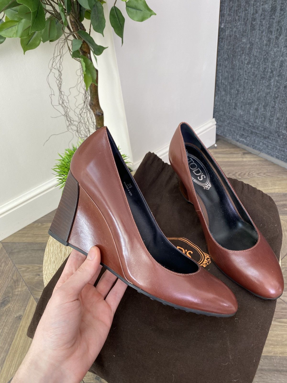 Tod's Vintage Tod's Women's Slip On Burgundy Leather Wedge Pump Size US 9 / IT 39 - 4 Thumbnail