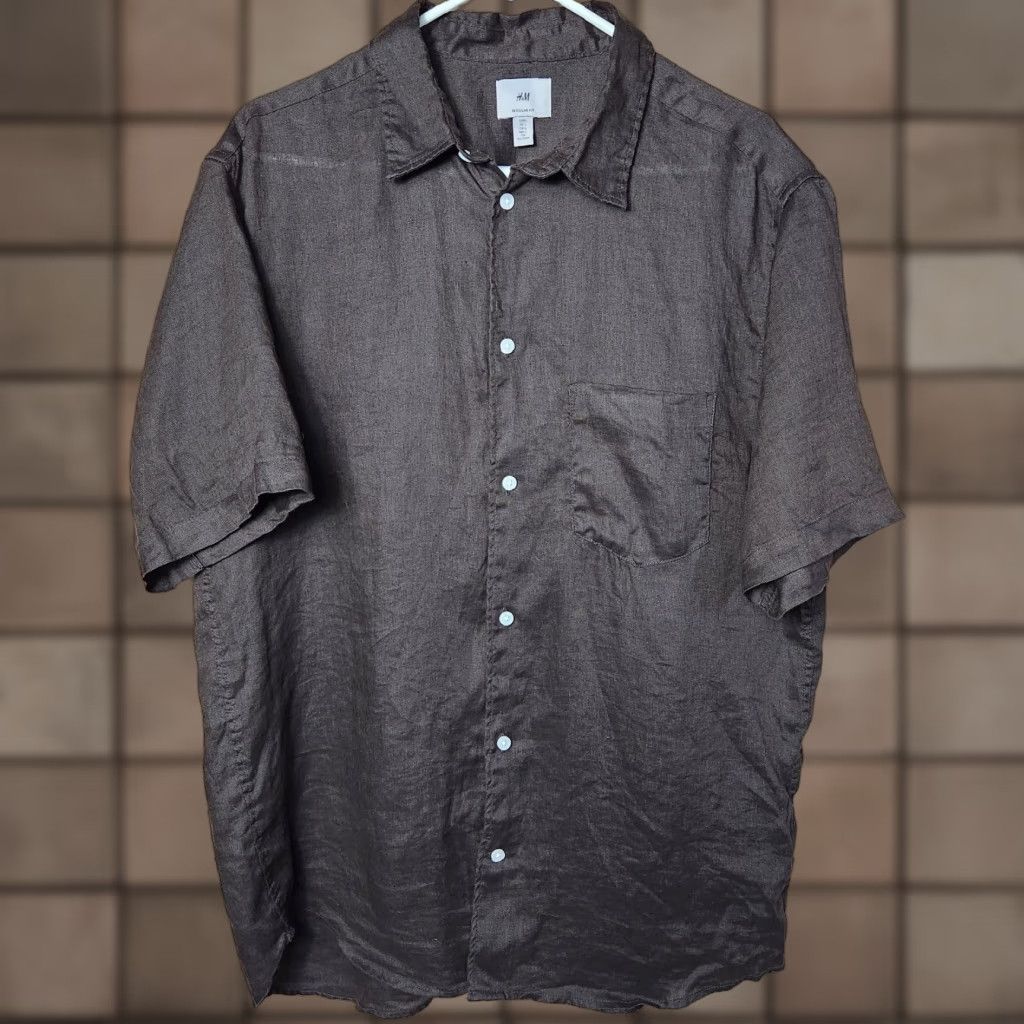 H&M H&M Mens |L| Dark Brown 100% Linen Short Sleeve Buttonfront Shirt Shirt Button-Up Pocketed Beach Preppy Vacation Mens L Brown Linen Size US L / EU 52-54 / 3 - 1 Thumbnail