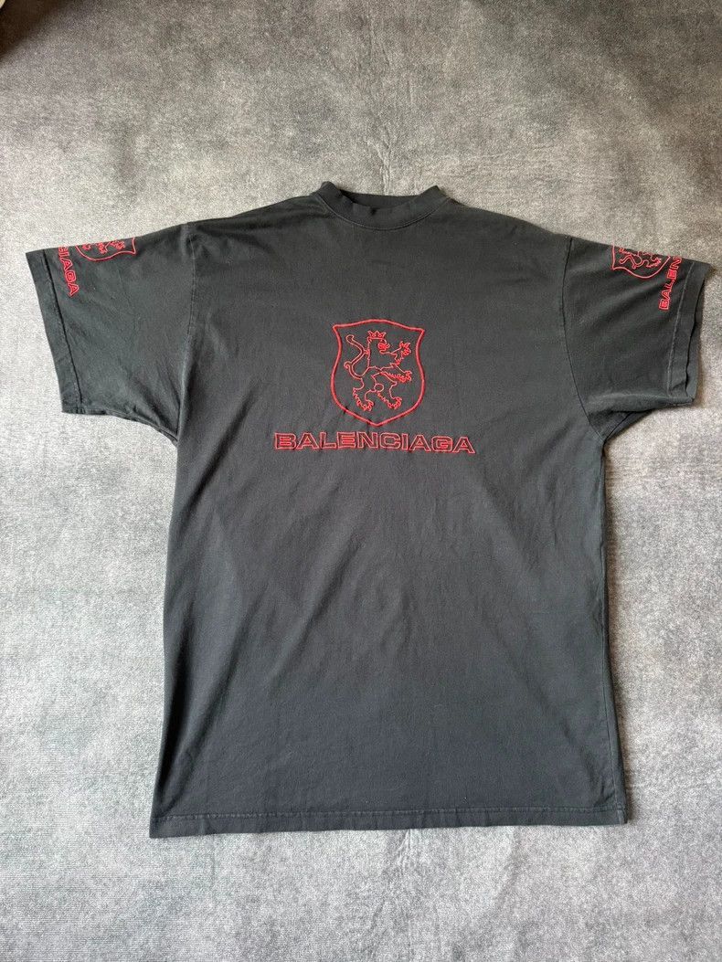 Balenciaga Balenciaga Lion Club Washed ss25 Black and Red Vintage Plai Size US XS / EU 42 / 0 - 1 Thumbnail