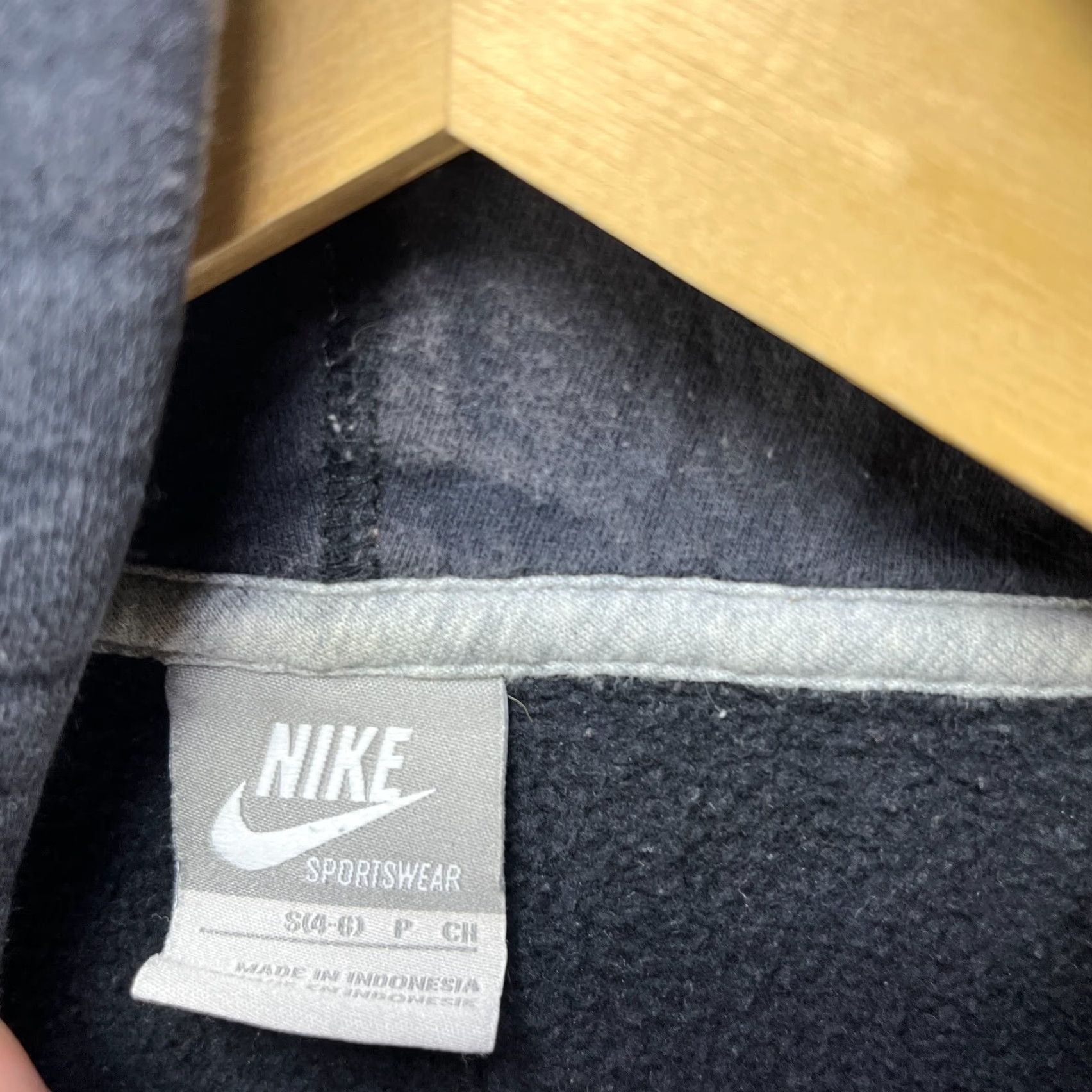 Nike VINTAGE Nike Hoodie Women's Small PS Black Zip Full Zip Swoosh 90s Y2K Size S / US 4 / IT 40 - 4 Thumbnail