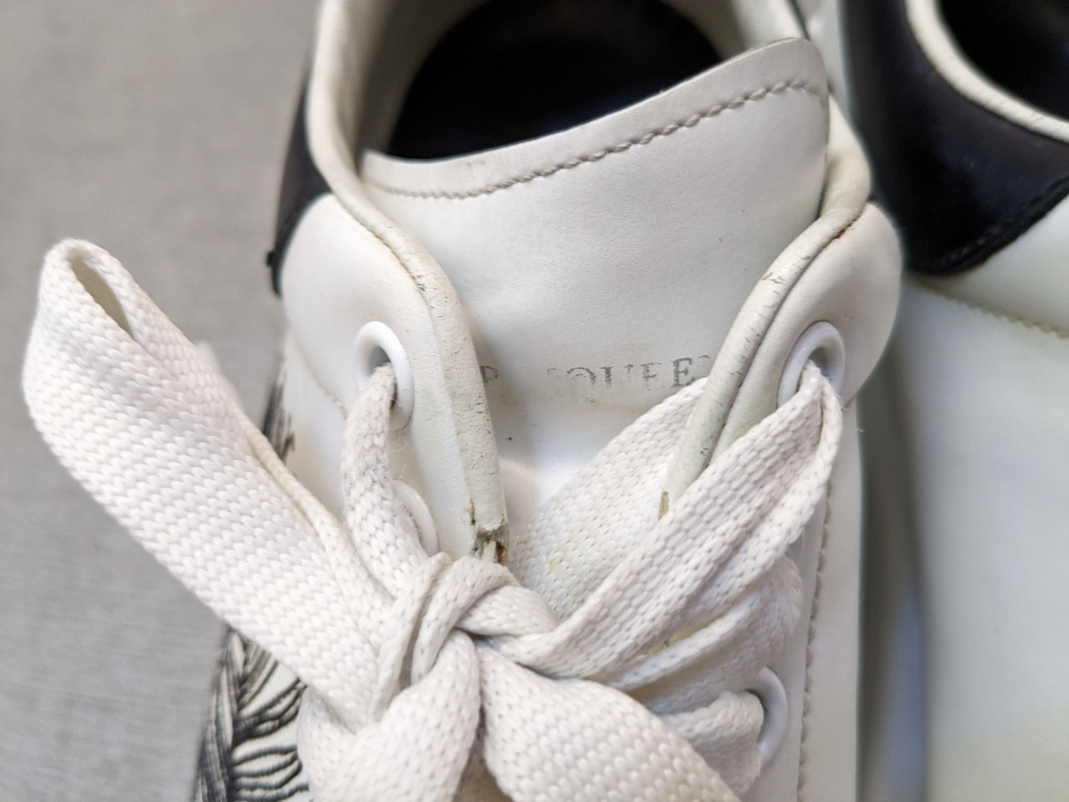 Alexander McQueen Alexander McQueen Larry Oversized Sneakers 9 42 White Black Size US 9 / EU 42 - 3 Thumbnail