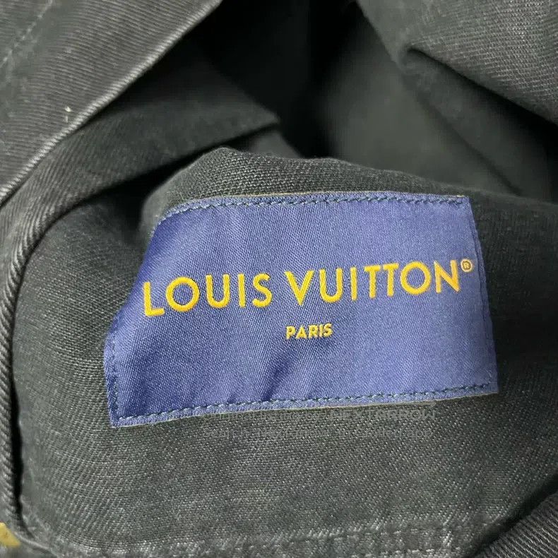 Louis Vuitton Louis Vuitton Black Solid Logo Lapel Casual Long-Sleeve De Size US L / EU 52-54 / 3 - 2 Thumbnail