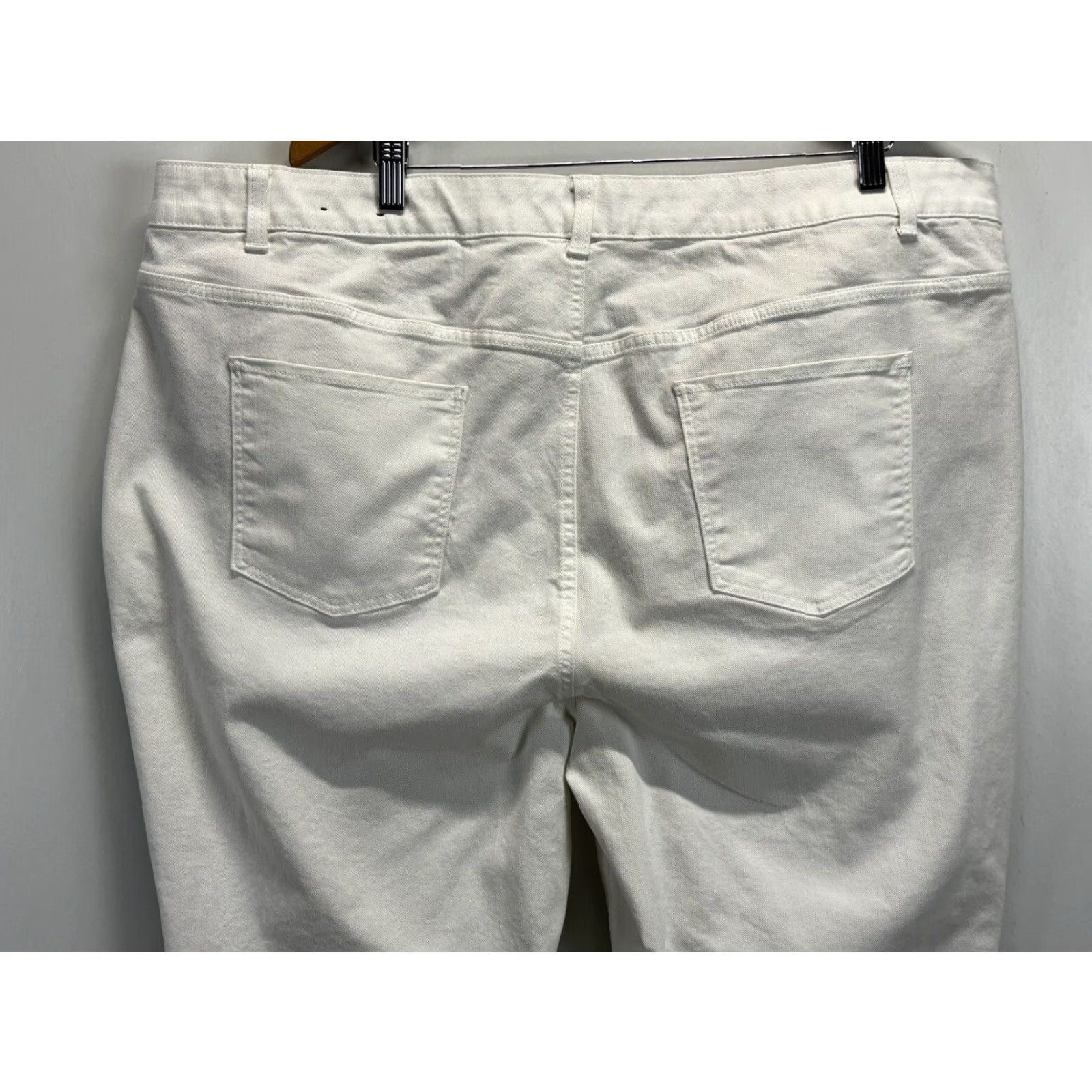 Talbots Talbots Simply Flattering 5 Pocket Crop Jeans 24W Plus White Ankle Buttons Size 42" / US 20 - 4 Thumbnail