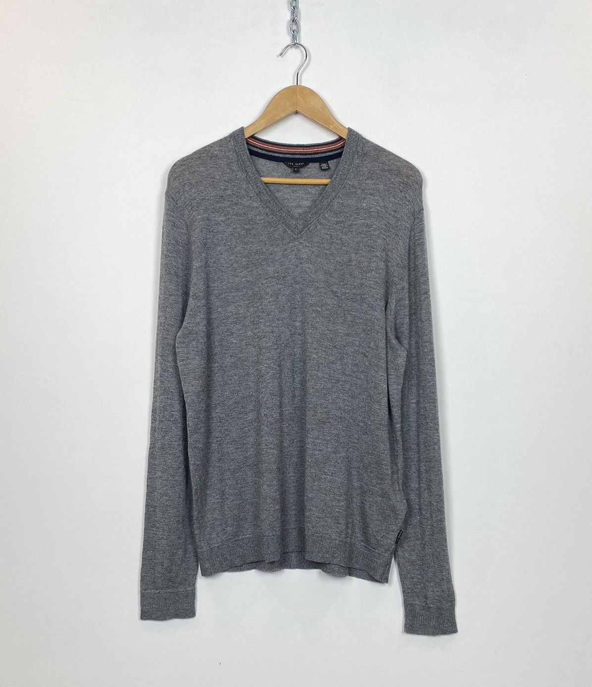 Ted Baker Ted Baker London V-Neck Wool Jumper Sweater Designer UK Grey Size US XL / EU 56 / 4 - 1 Thumbnail