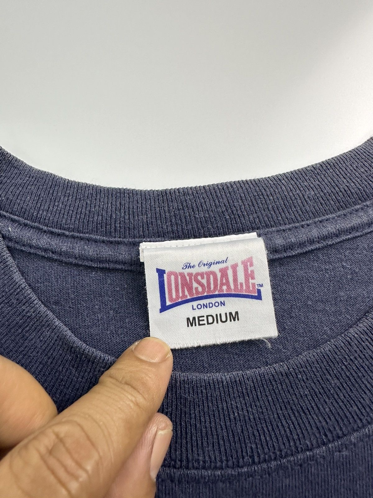 Lonsdale Vintage 90s Lonsdale Big Logo Faded TShirt A579 Size US M / EU 48-50 / 2 - 7 Thumbnail