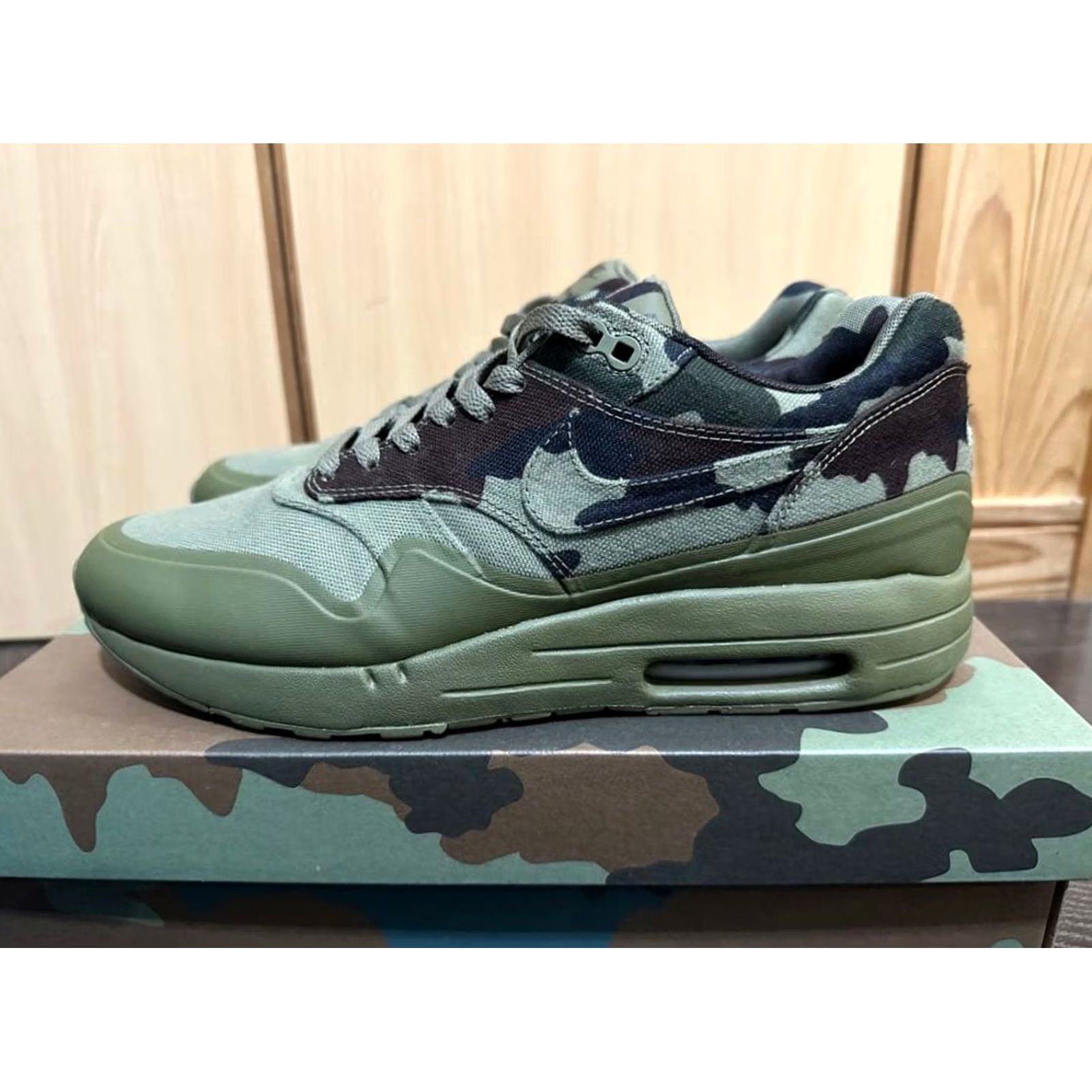 Nike Item Specifications: Brand: Nike Size US 10 / EU 43 - 2 Thumbnail