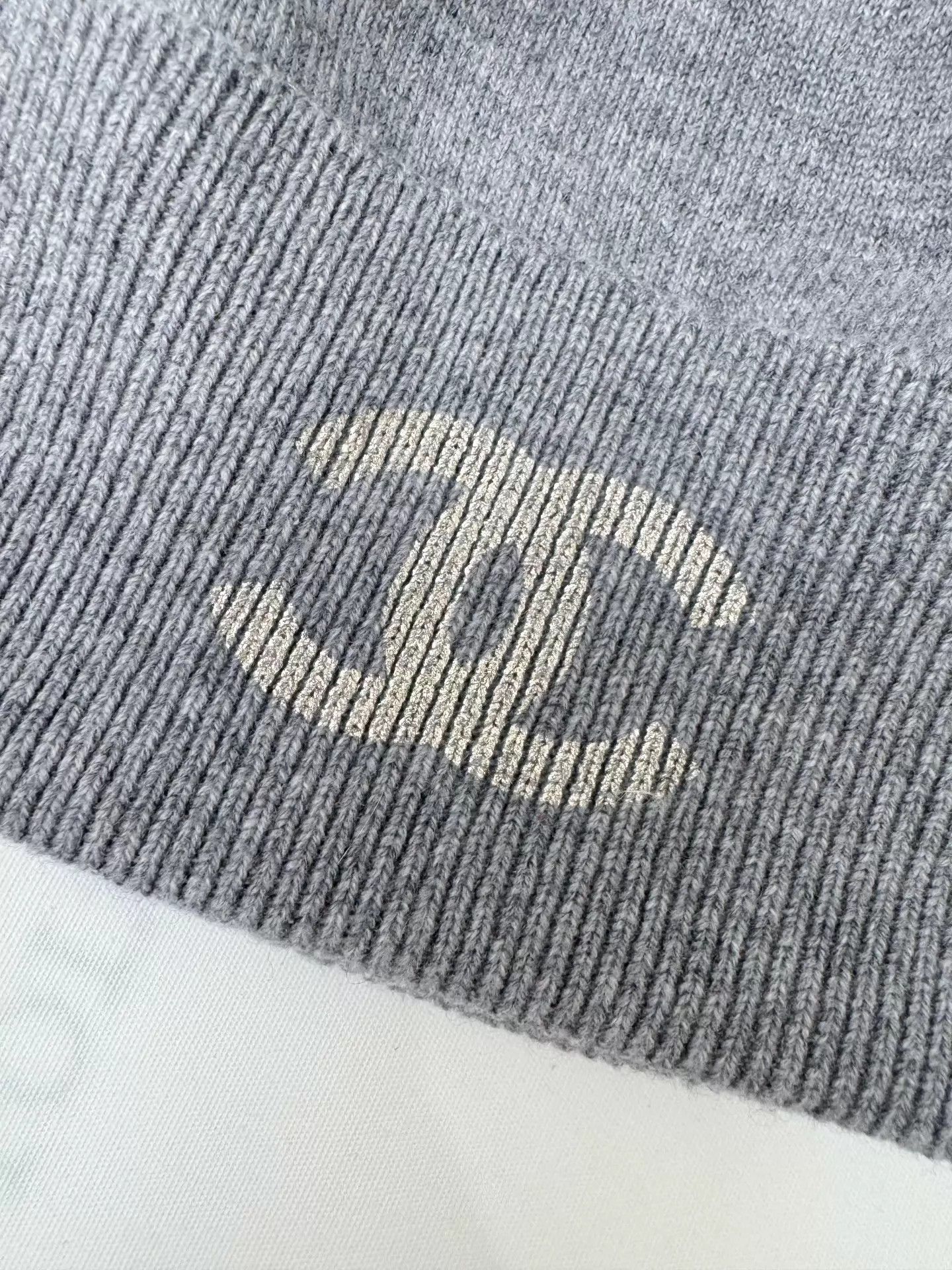 Chanel Chanel CC Logo Knit Beanie (Worn Once, Near New) Size ONE SIZE - 2 Thumbnail