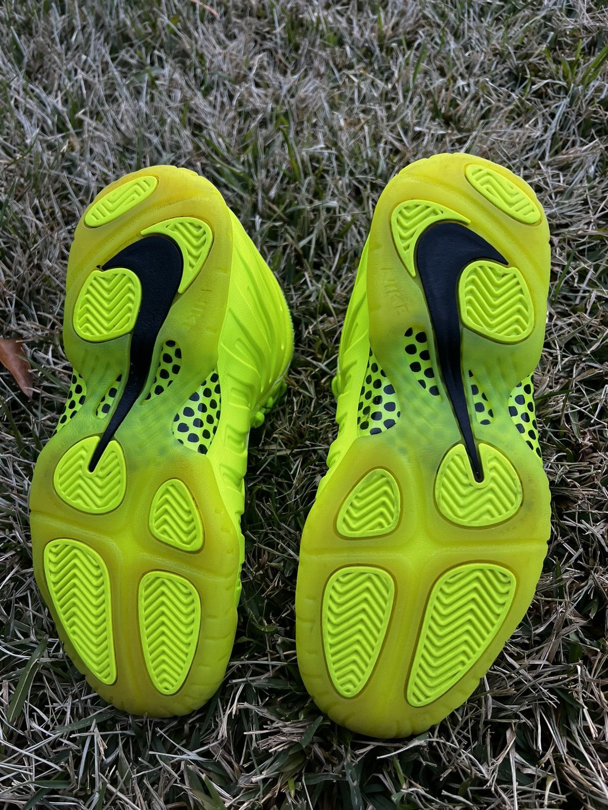 Nike CLEAN Nike Air Foamposite Volt 2021 size 5.5 Womens Shoes Size US 5.5 / IT 35.5 - 8 Thumbnail