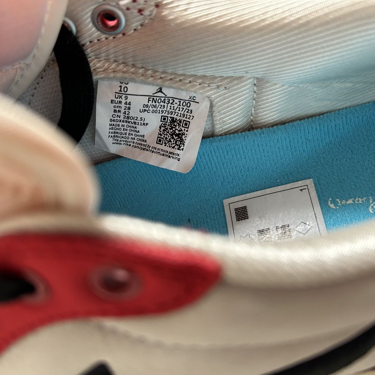 Jordan Brand Jordan 1 Low OG Trophy Room “Away” Size US 10 / EU 43 - 8 Thumbnail
