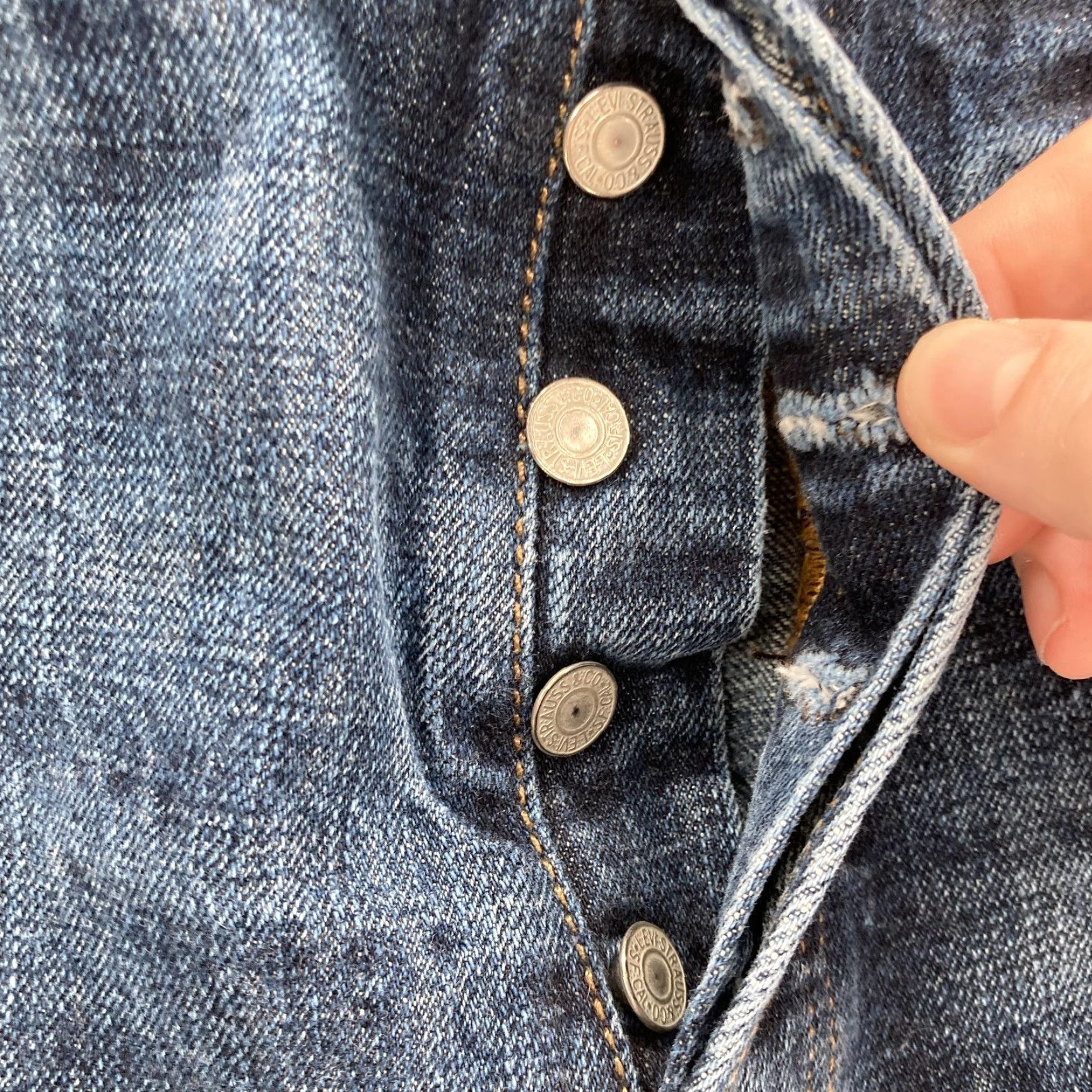 Levi's VINTAGE Levi's 501 Jeans Mens 36x32 Medium Wash Button Fly Straight Leg Original Fit Mens Size US 36 / EU 52 - 4 Thumbnail
